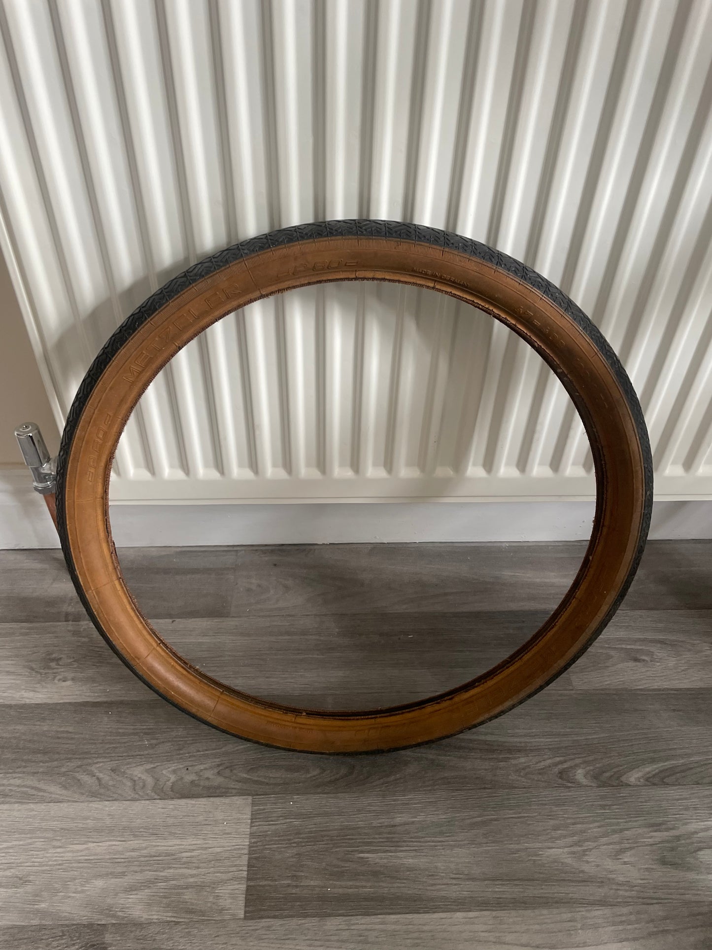 Metzler P80 20 X 1.75 Amber Wall old school tyre. New Old Stock