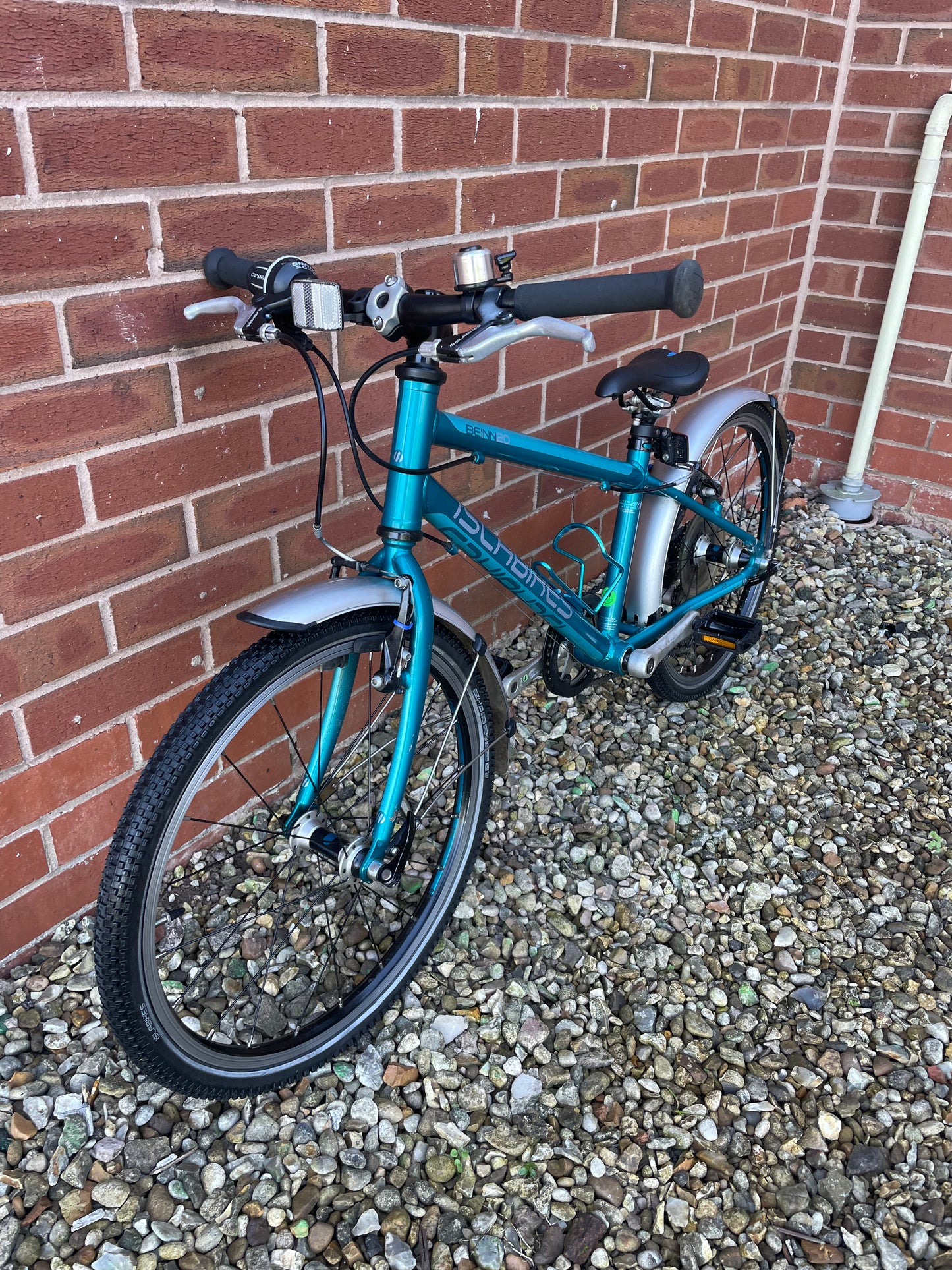 A Pre Loved Isla Bike For Sale, Teal Isla Beinn 20L Hybrid bike, 20” wheels, 8 speed SRAM derailleur, V brakes, mudguards, bottle cage, nationwide delivery is available.