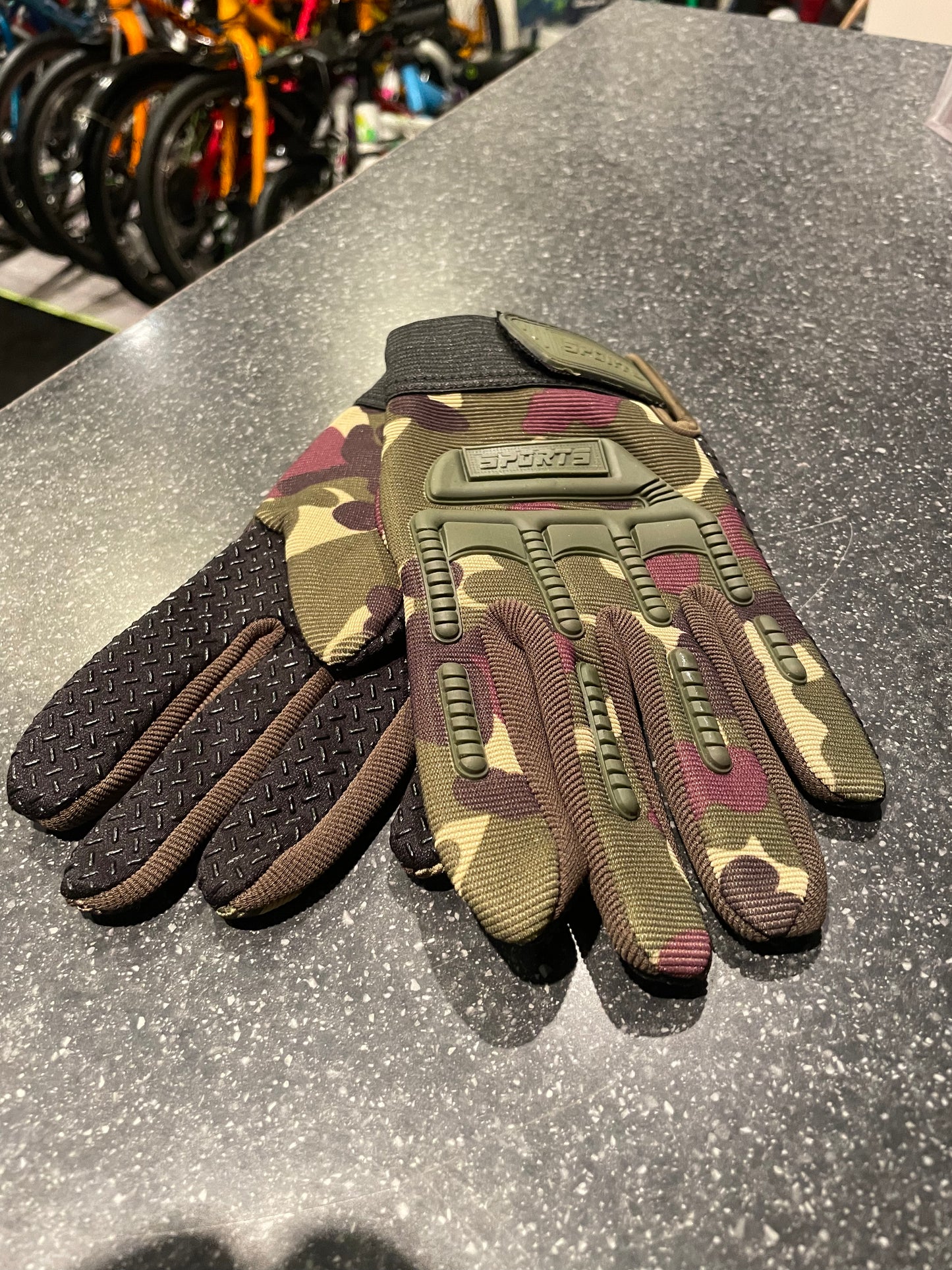 Kids mountain bike / BMX gloves, cammo, Small 6 7 8 Medium 9 10 11