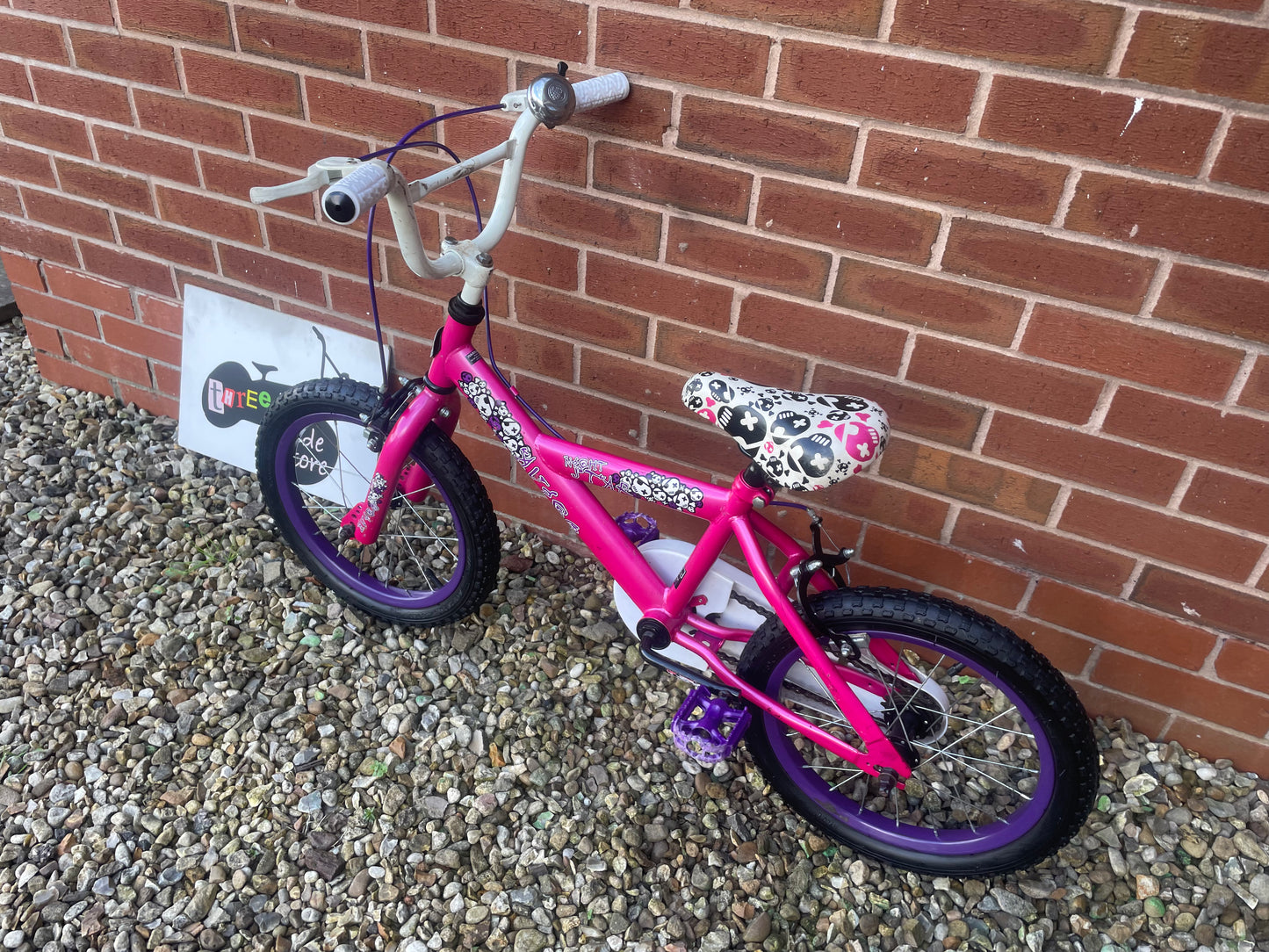 A Pre Loved Girls 16” bike For Sale, Avigo Night Star, pink & white, 16” wheels, single speed, padded seat, nationwide delivery is available.
