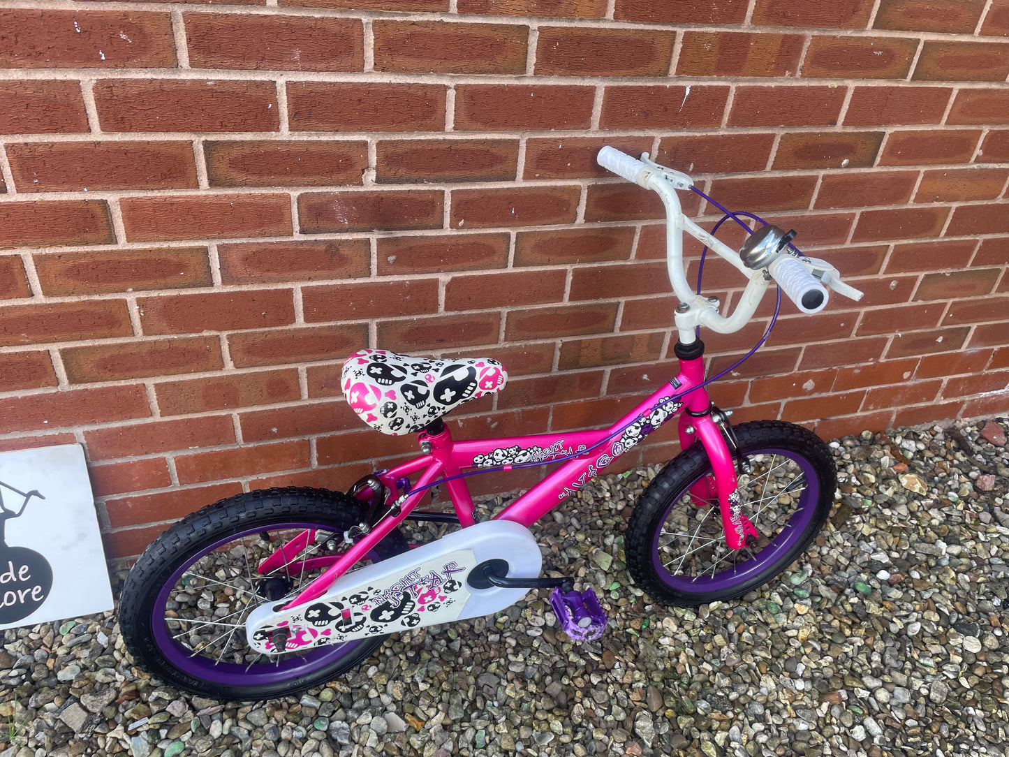 A Pre Loved Girls 16” bike For Sale, Avigo Night Star, pink & white, 16” wheels, single speed, padded seat, nationwide delivery is available.