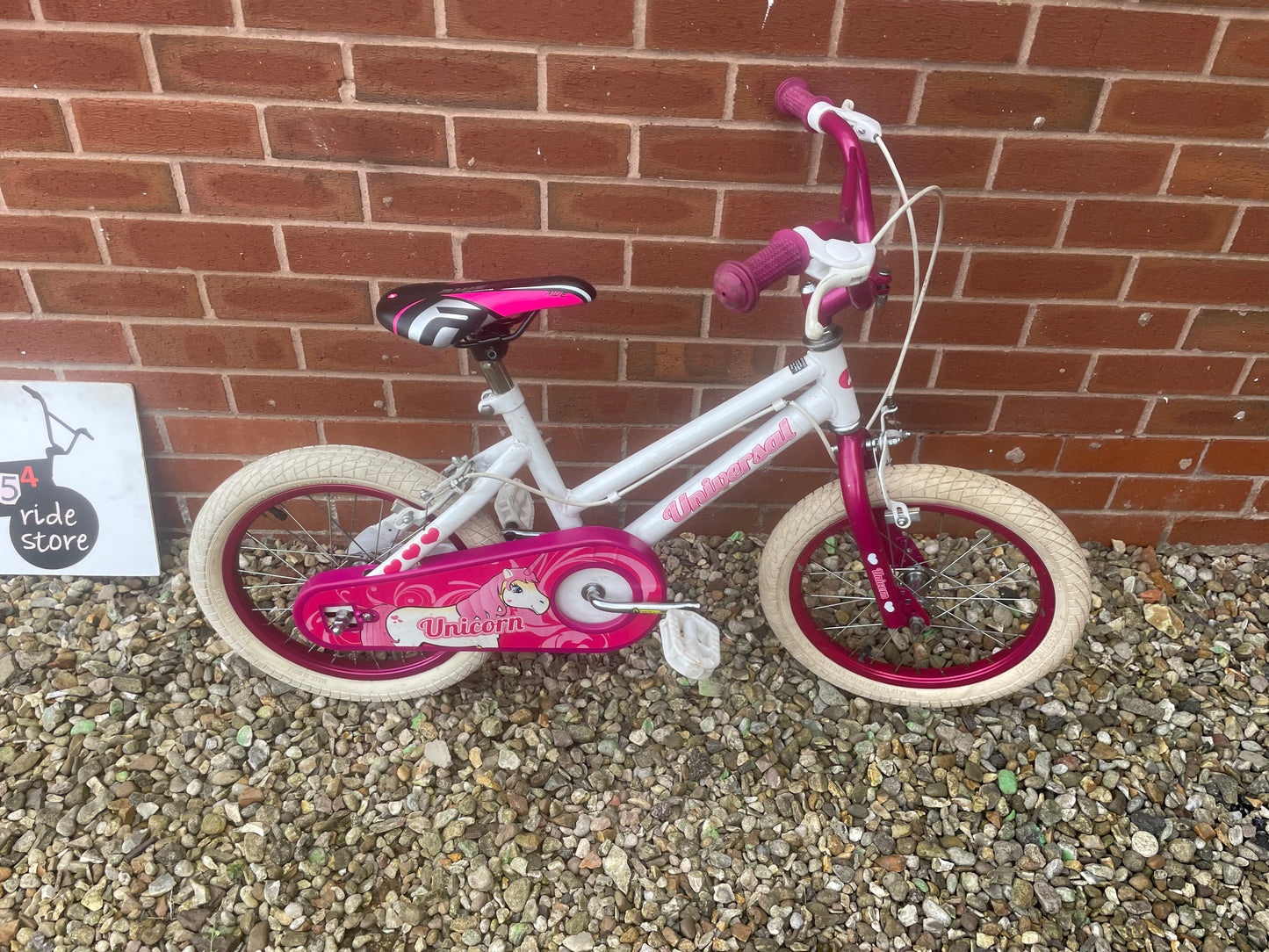 Pre Loved Universal Unicorn 16” girls bicycle For Sale, nationwide delivery is available.