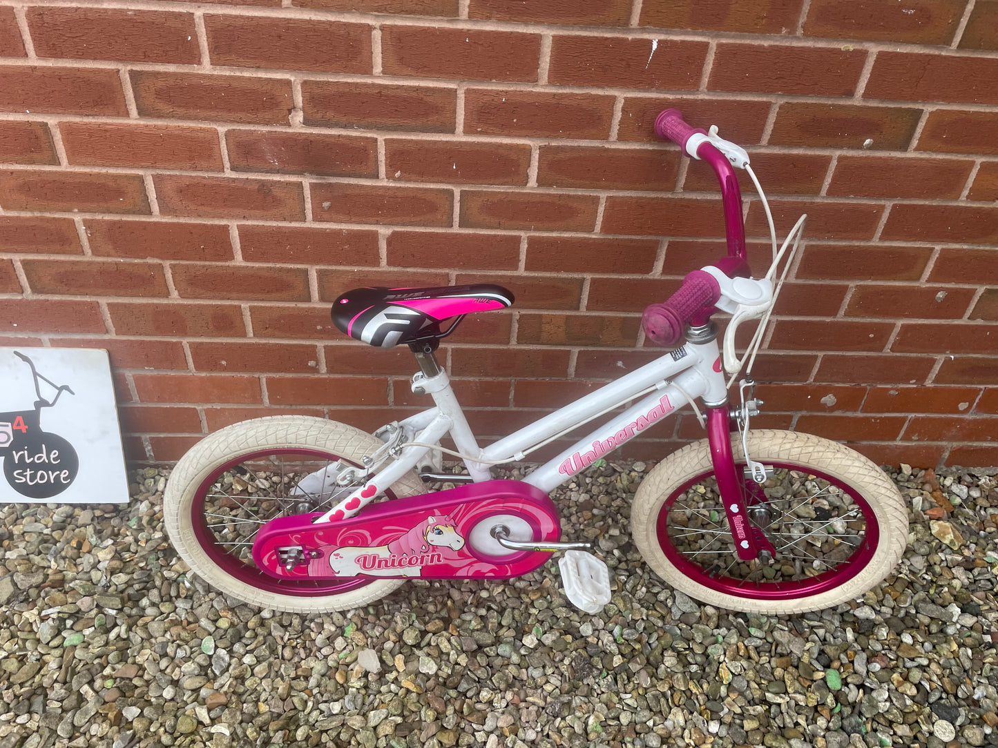 Pre Loved Universal Unicorn 16” girls bicycle For Sale, nationwide delivery is available.