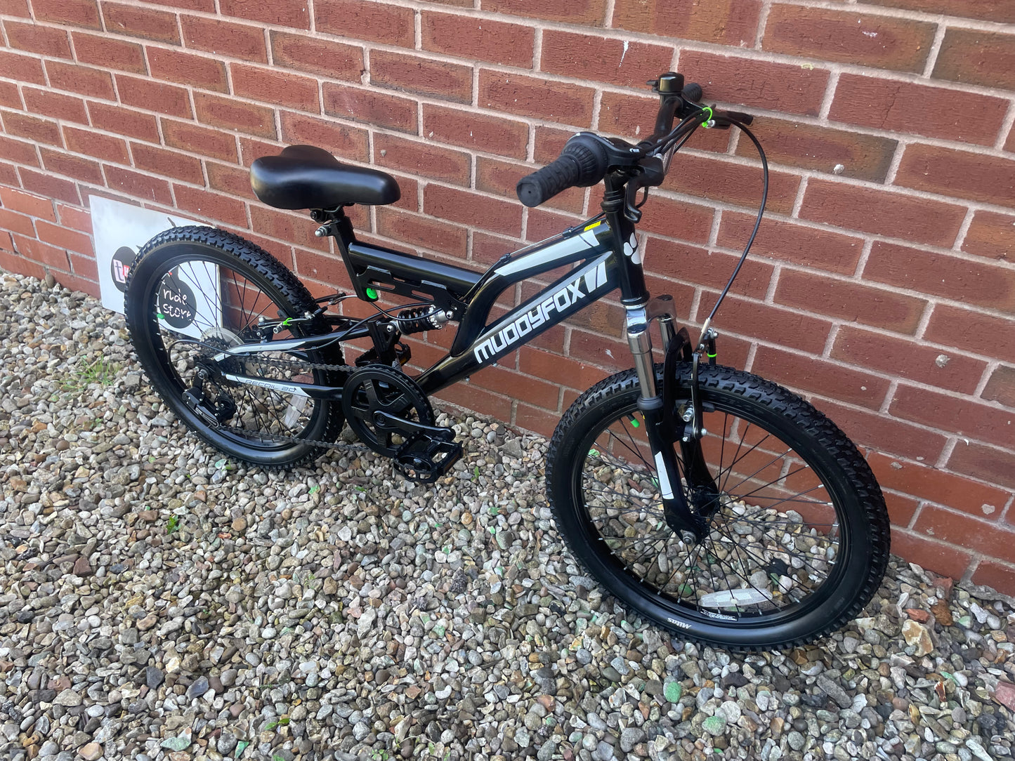 A Pre Loved Muddy Fox full suspension 20” youth mountain bike For Sale, Black, V brakes, padded seat, nationwide delivery is available.