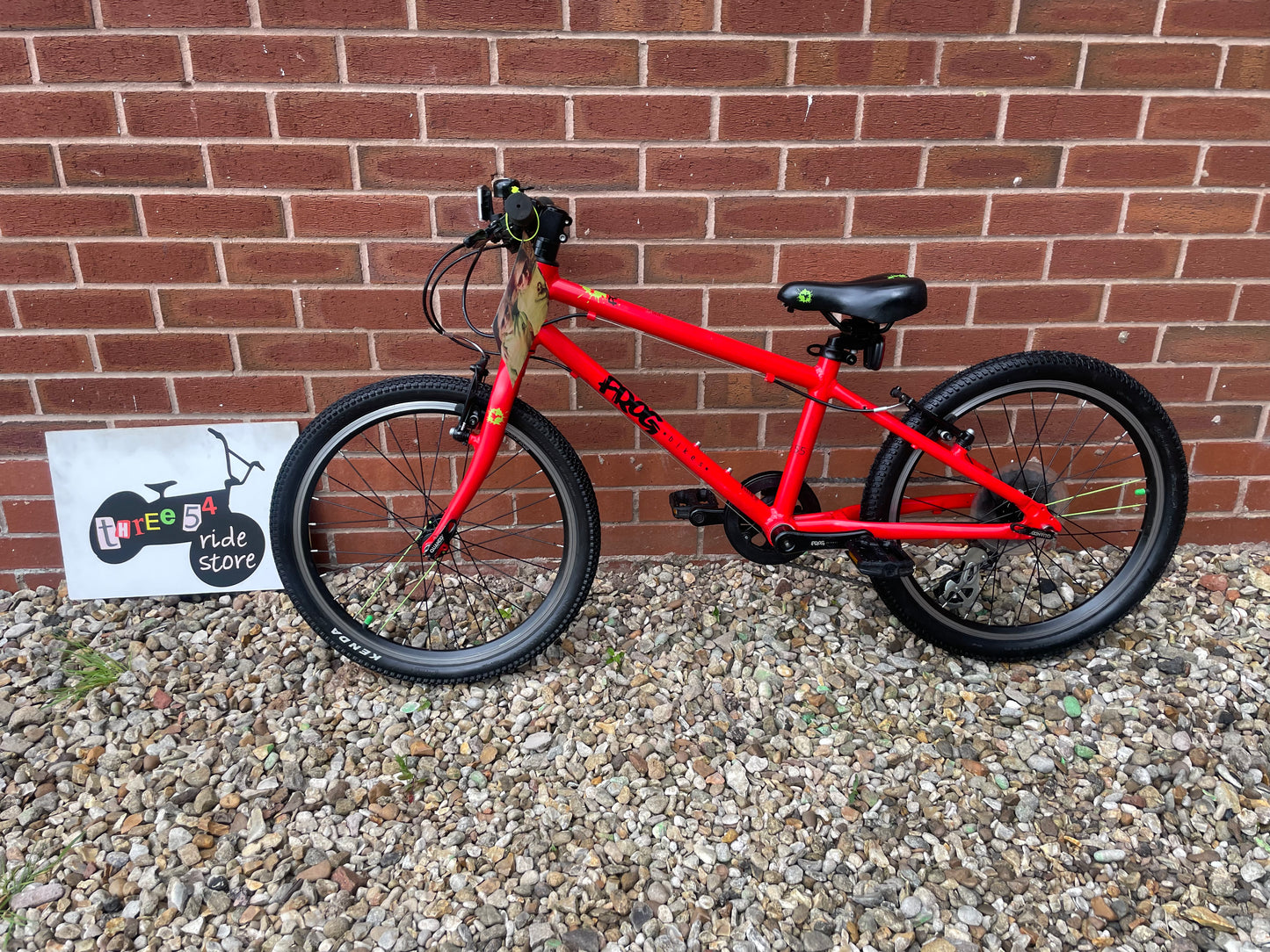 A Pre Loved Frog Bike For Sale, Red Frog 55 Hybrid bike, 20” wheels, 8 speed, V brakes, very lightweight, 3 month warranty, nationwide delivery is available.
