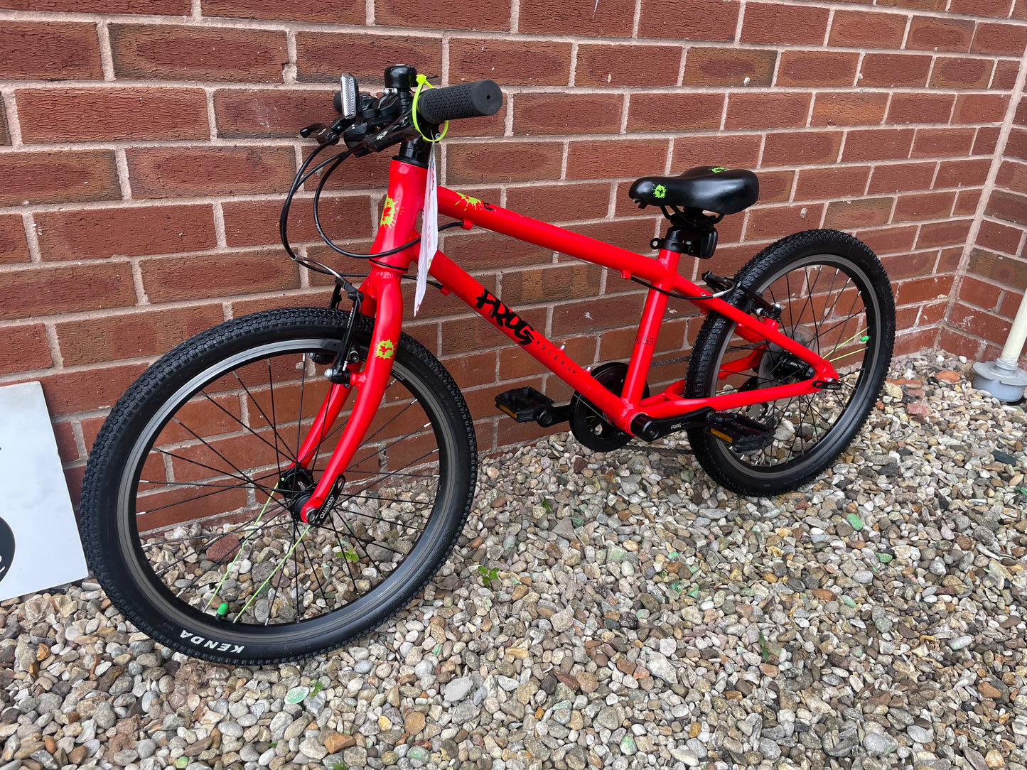 A Pre Loved Frog Bike For Sale, Red Frog 55 Hybrid bike, 20” wheels, 8 speed, V brakes, very lightweight, 3 month warranty, nationwide delivery is available.