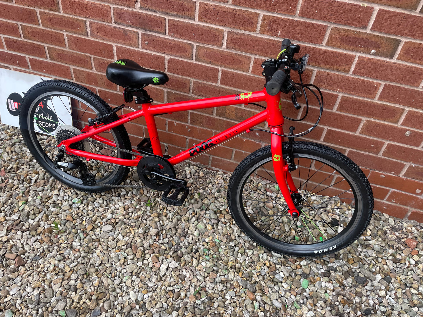 A Pre Loved Frog Bike For Sale, Red Frog 55 Hybrid bike, 20” wheels, 8 speed, V brakes, very lightweight, 3 month warranty, nationwide delivery is available.
