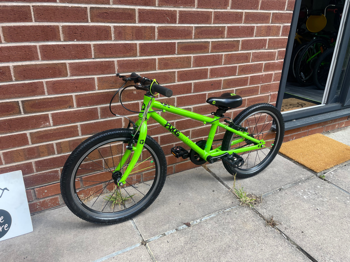 A Pre Loved Frog Bike For Sale, Green Frog 52S single speed 20” bike, ideal SEN child’s bike as no gears. V brakes, very lightweight, 3 months warranty, nationwide delivery is available.