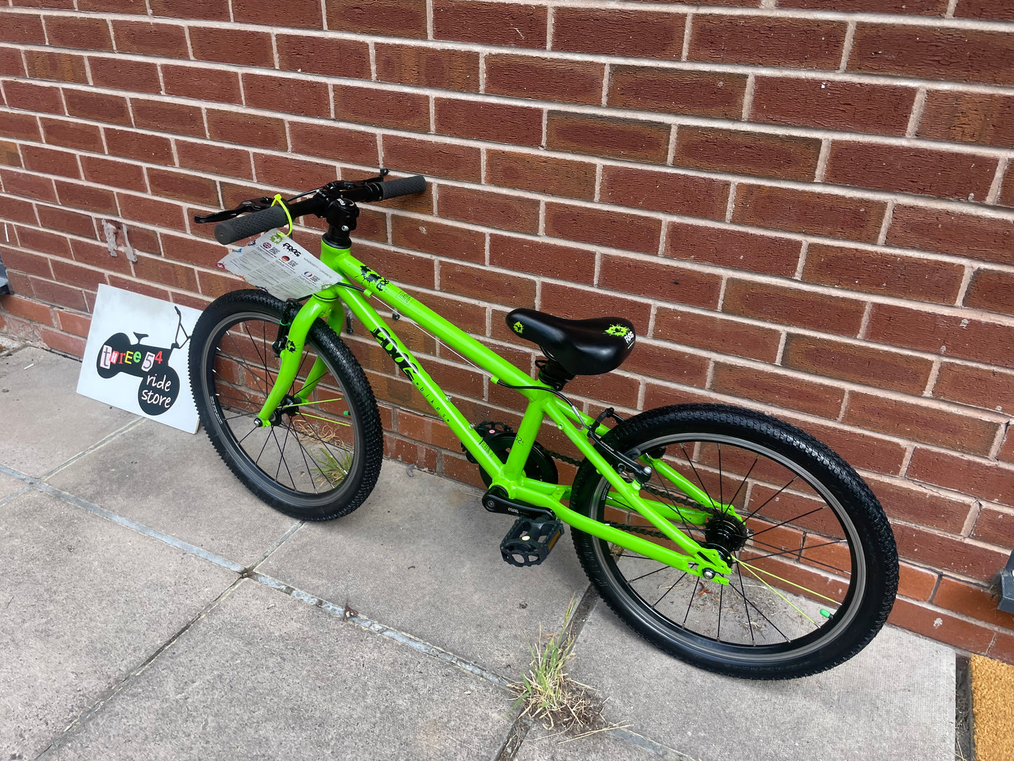 A Pre Loved Frog Bike For Sale, Green Frog 52S single speed 20” bike, ideal SEN child’s bike as no gears. V brakes, very lightweight, 3 months warranty, nationwide delivery is available.