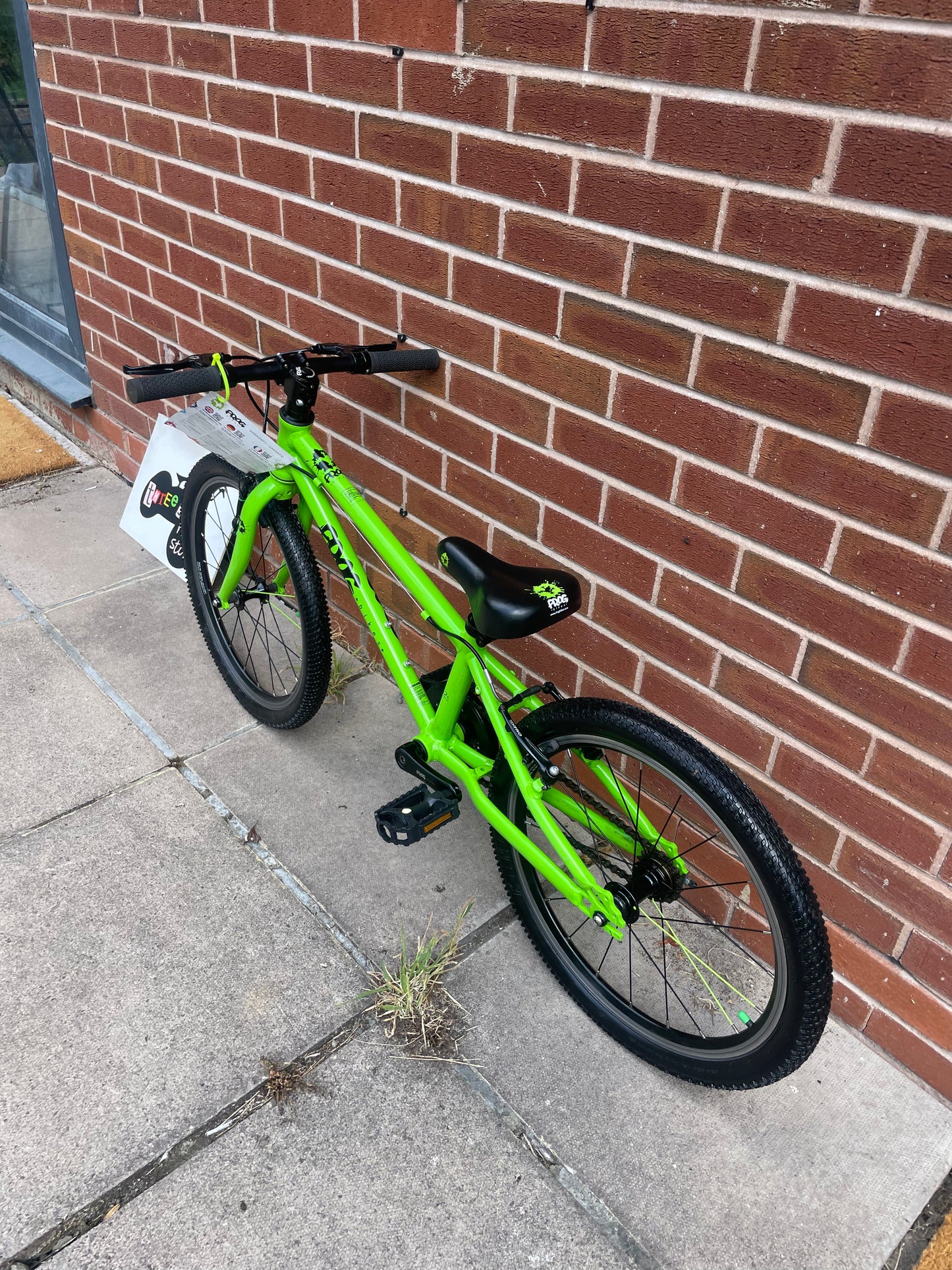A Pre Loved Frog Bike For Sale, Green Frog 52S single speed 20” bike, ideal SEN child’s bike as no gears. V brakes, very lightweight, 3 months warranty, nationwide delivery is available.