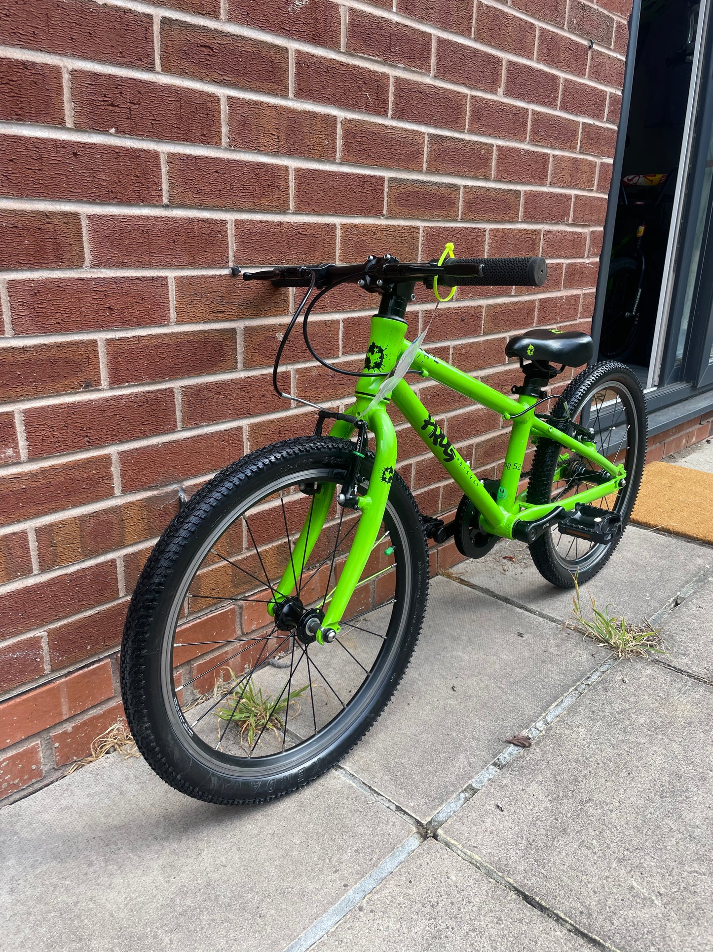 A Pre Loved Frog Bike For Sale, Green Frog 52S single speed 20” bike, ideal SEN child’s bike as no gears. V brakes, very lightweight, 3 months warranty, nationwide delivery is available.