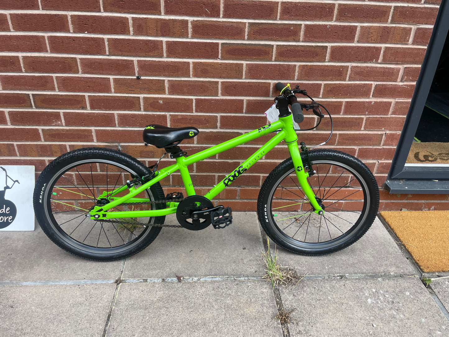 A Pre Loved Frog Bike For Sale, Green Frog 52S single speed 20” bike, ideal SEN child’s bike as no gears. V brakes, very lightweight, 3 months warranty, nationwide delivery is available.