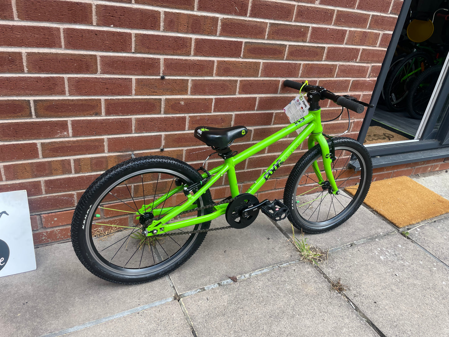 A Pre Loved Frog Bike For Sale, Green Frog 52S single speed 20” bike, ideal SEN child’s bike as no gears. V brakes, very lightweight, 3 months warranty, nationwide delivery is available.