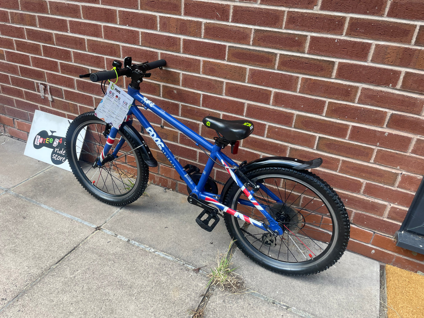 A Pre Loved Frog Bike For Sale, Blue Union Jack Frog 55, 20” wheels, 8 speed, V brakes, mudguards, very lightweight, 3 months warranty, nationwide delivery is available.