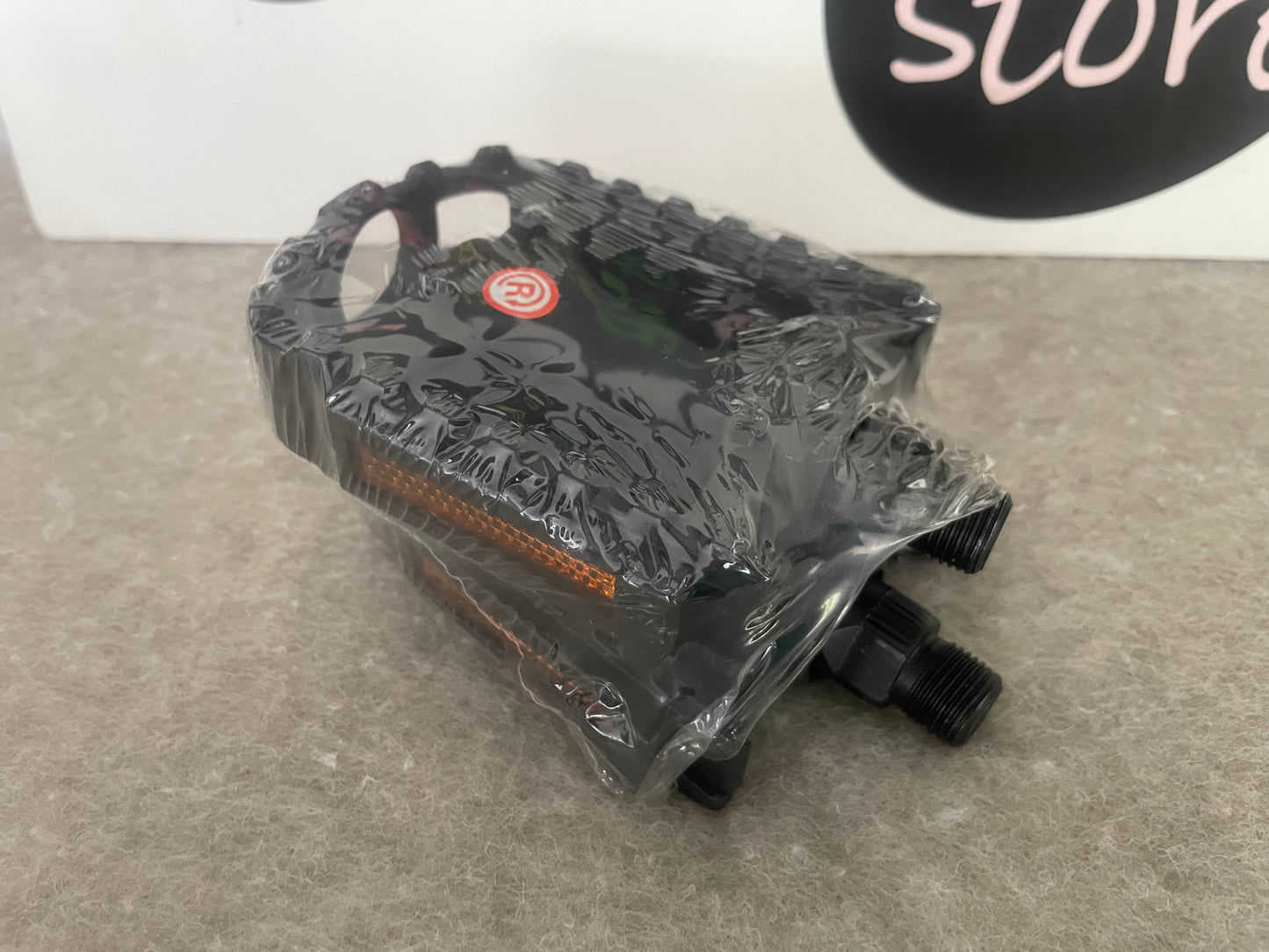 Brand new 9/16 pedal to fit 3 piece crank (Frog, Isla, Squish etc) black, nylon.