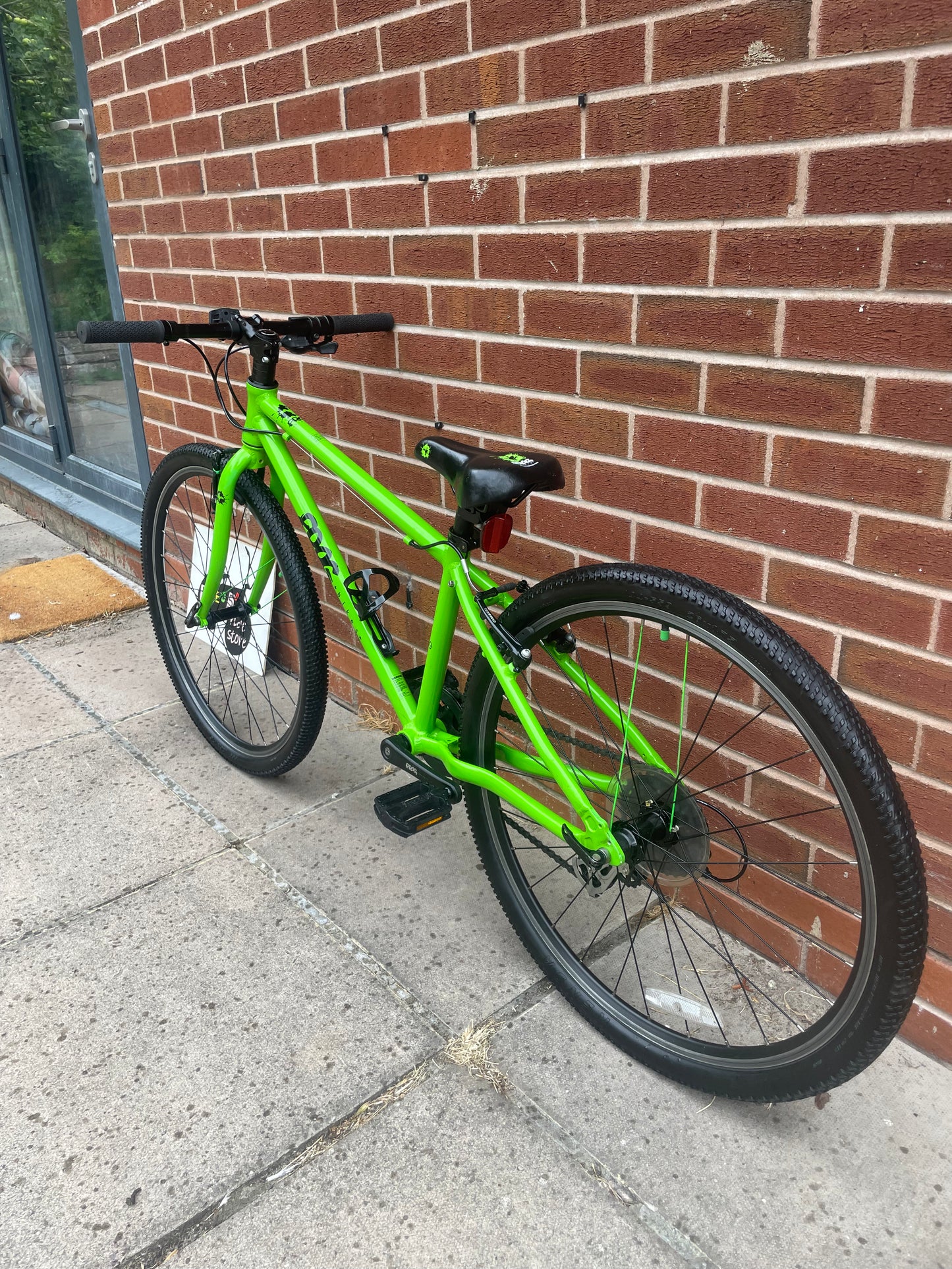 A Pre Loved Frog Bike For Sale, Green Frog 69 Hybrid Bike, 26” wheels, 8 gears, V brakes, bottle cage, 3 months warranty, nationwide delivery is available.