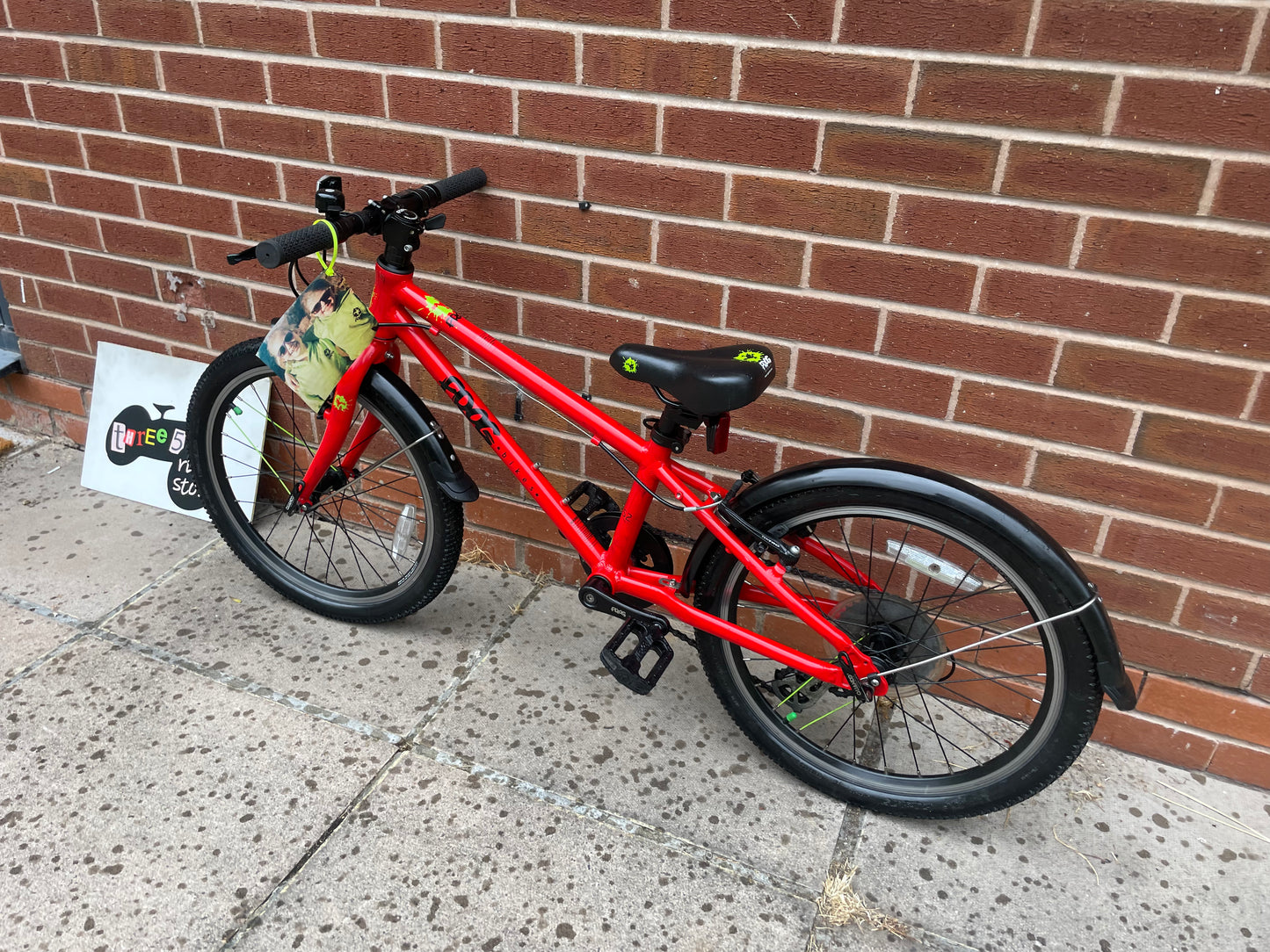 A Pre Loved Frog Bike For Sale, Red Frog 52 Hybrid bike, 20” wheels, 8 gears, V brakes, very lightweight, 3 months warranty, nationwide delivery is available.