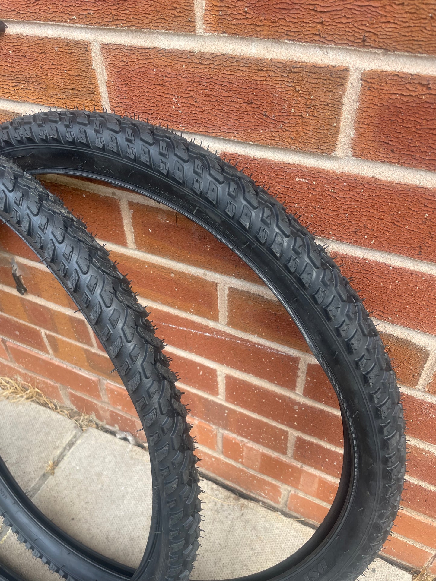 26 X 1.95 Mountain Bike Tyres DSI nice big chunky tyres, sold as a pair’s LAST PAIR.