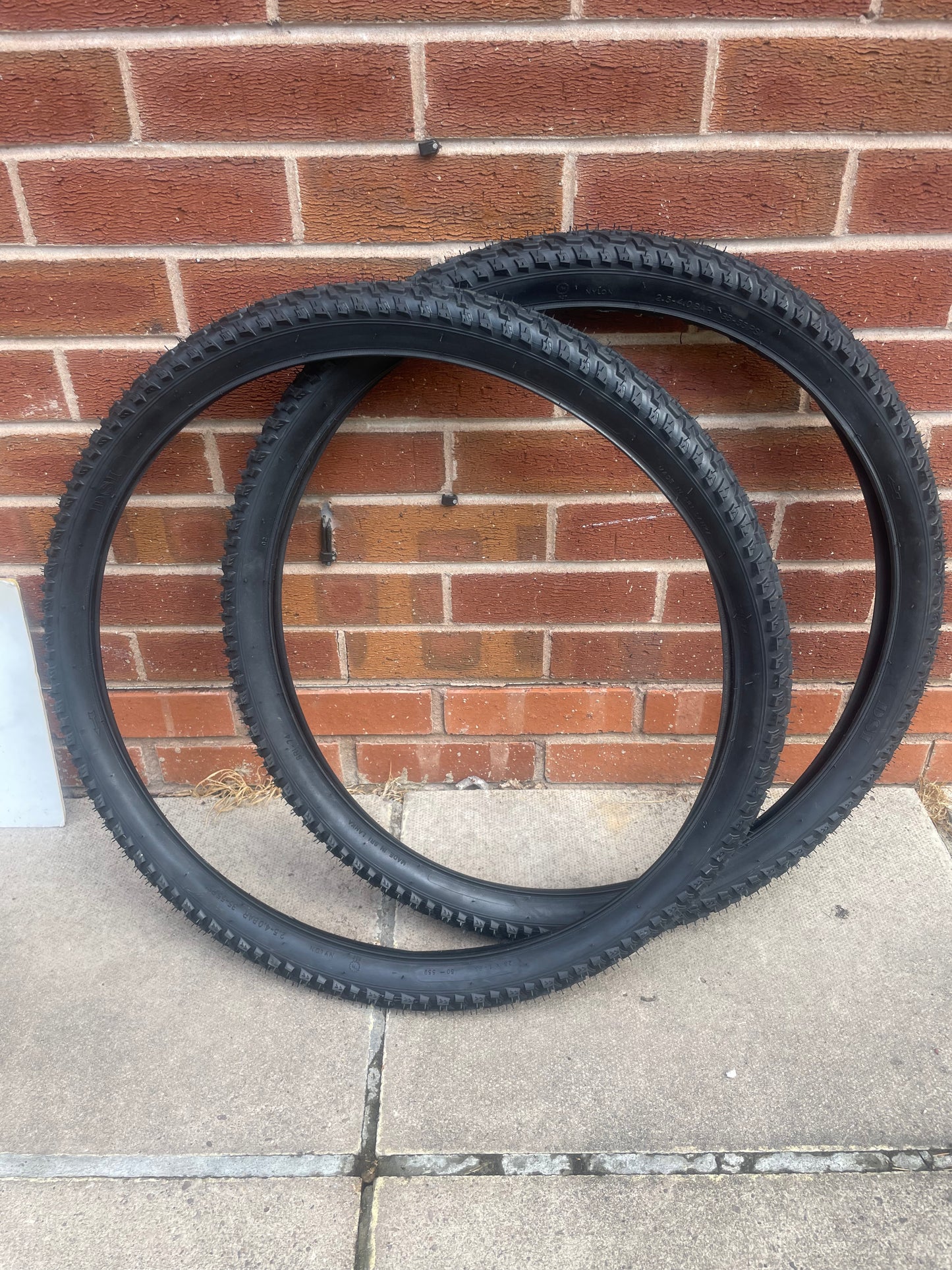 26 X 1.95 Mountain Bike Tyres DSI nice big chunky tyres, sold as a pair’s LAST PAIR.