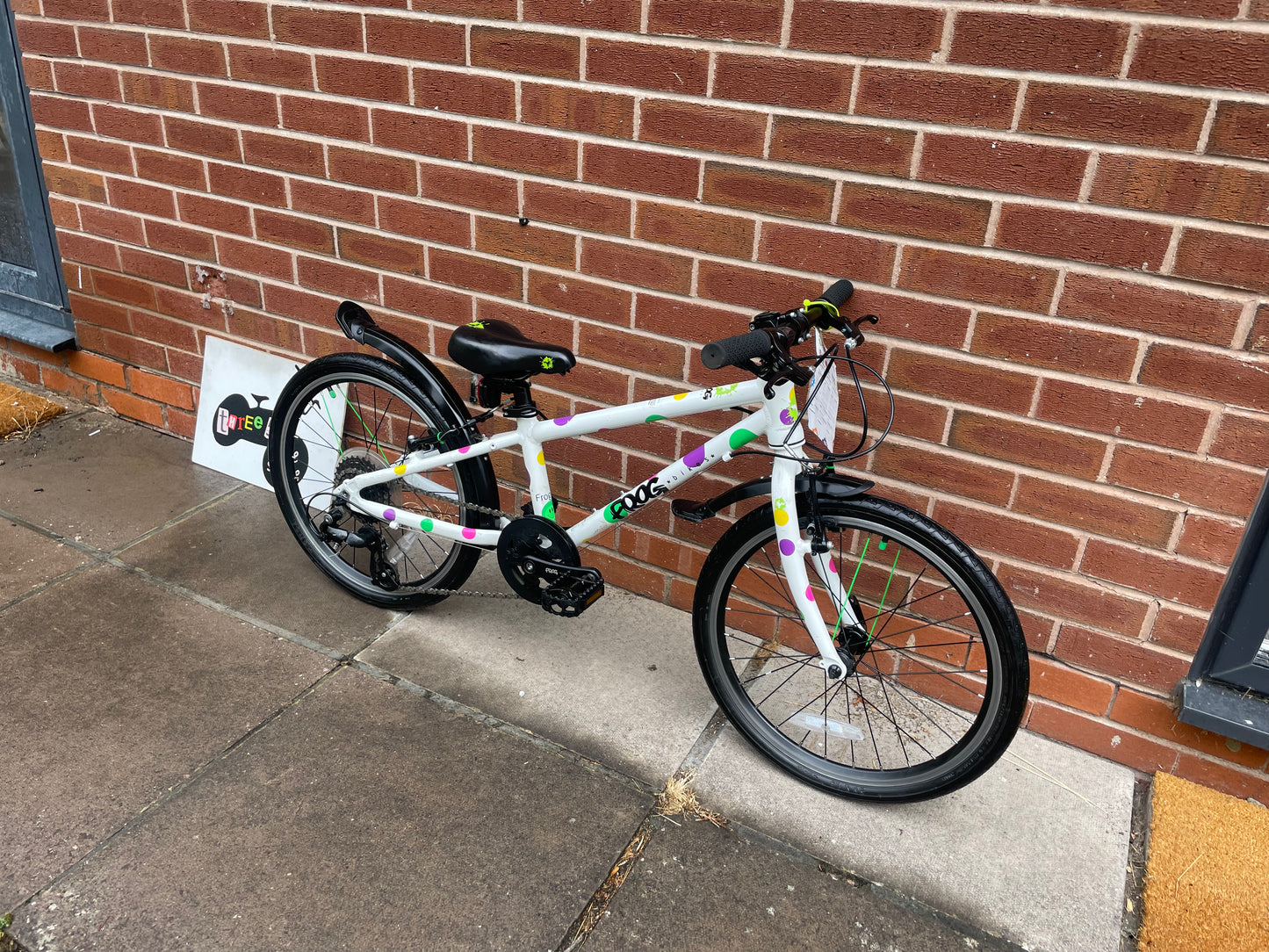 A Pre Loved Frog Bike For Sale, White/Spotty Frog 52 Hybrid Bicycle, 20” wheels, 8 gears, V brakes, mudguards, very lightweight, 3 months warranty, nationwide delivery is available.