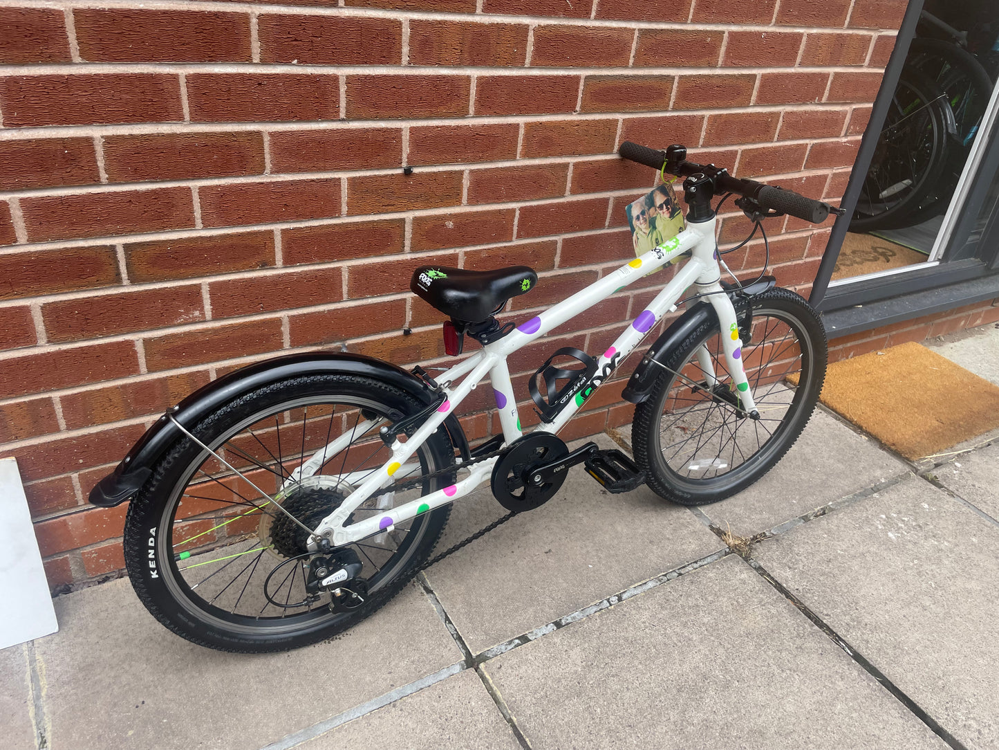 A Pre Loved Frog Bike For Sale, White / Spotty Frog 55, 20” wheels, 8 gears, V brakes, mudguards, bottle cage, very lightweight, 3 month’s warranty, nationwide delivery is available.