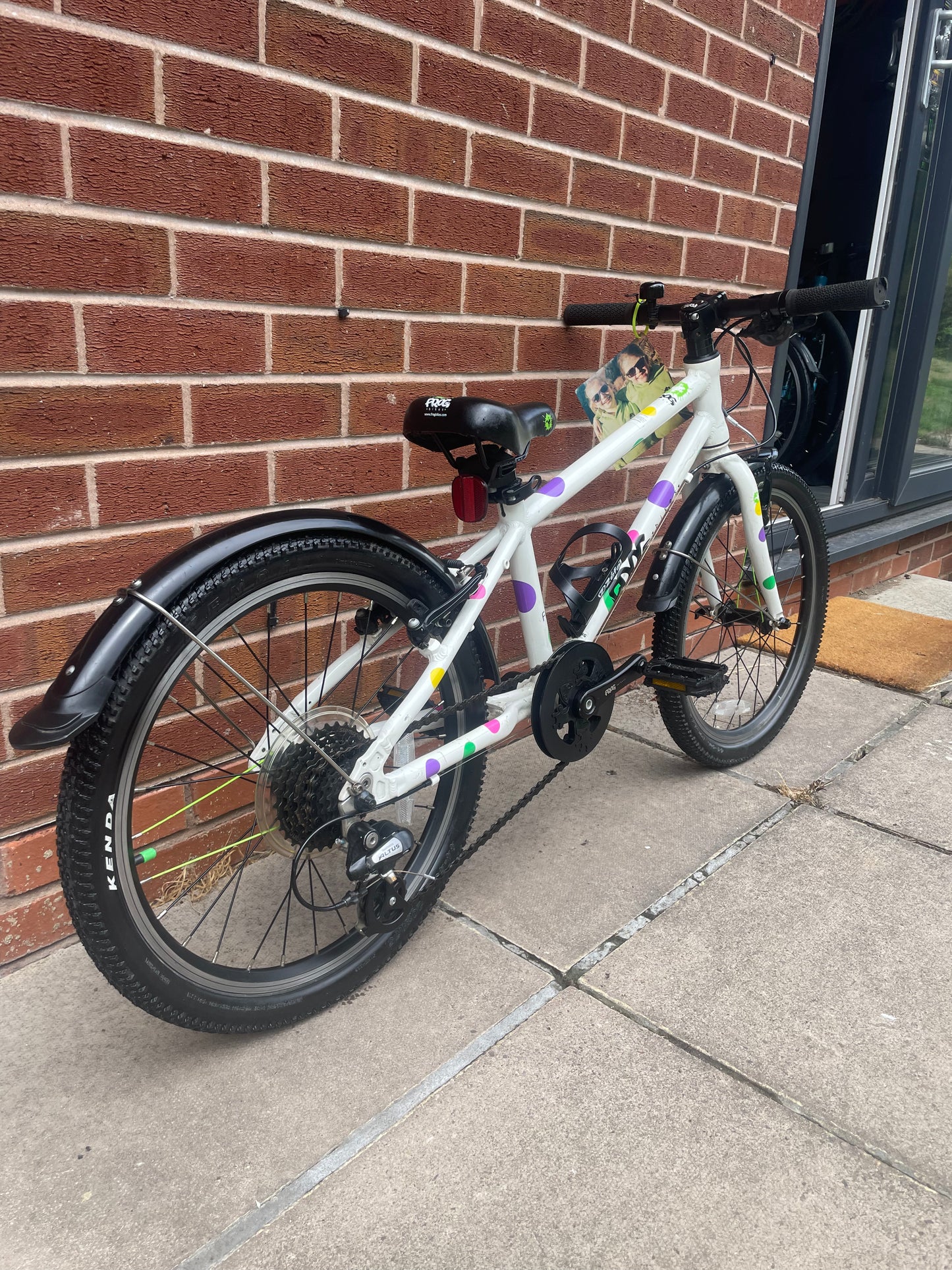 A Pre Loved Frog Bike For Sale, White / Spotty Frog 55, 20” wheels, 8 gears, V brakes, mudguards, bottle cage, very lightweight, 3 month’s warranty, nationwide delivery is available.