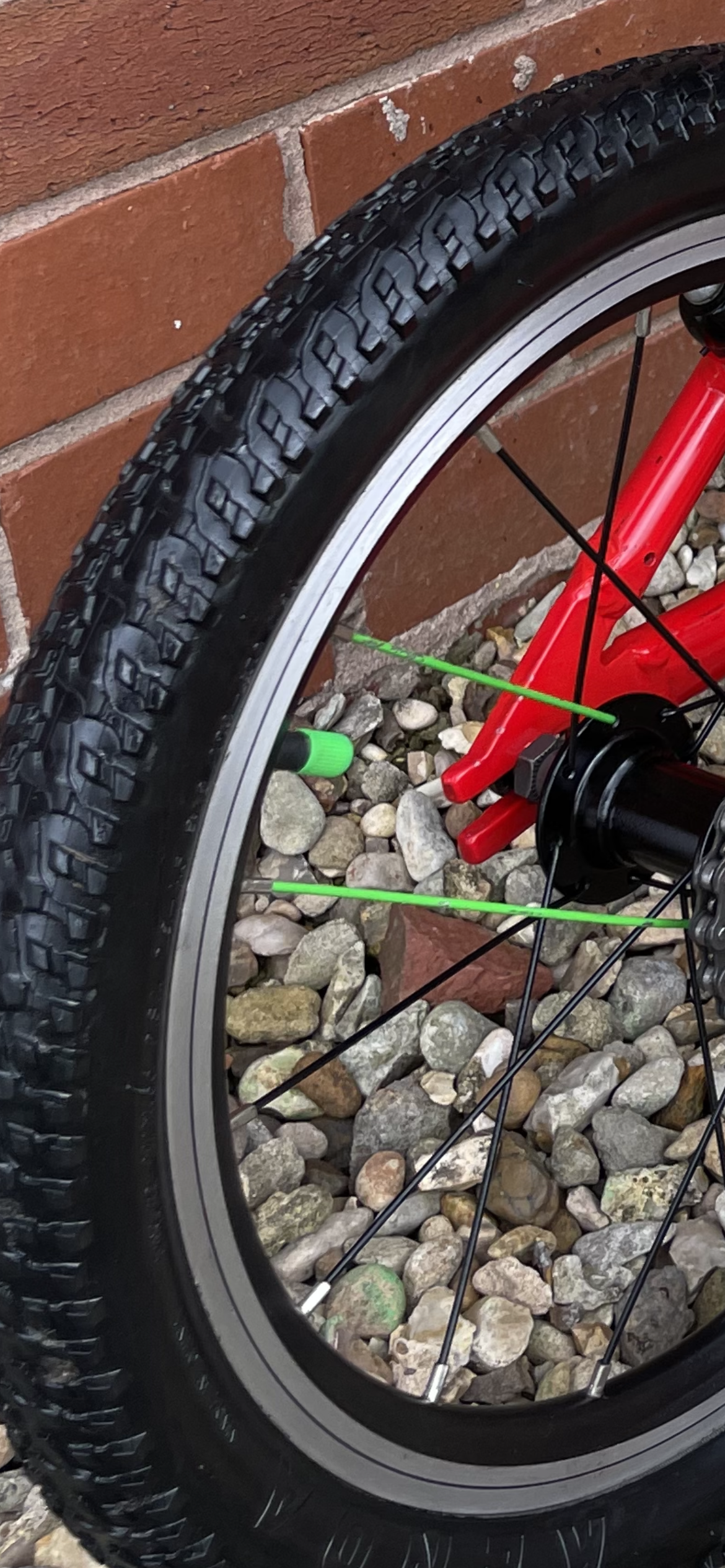 Three54 ride store Florescent Green valve cover / dust caps. These look awesome on any Frog bike that has the two green wheel spokes and green detailing. Sold as a pair.