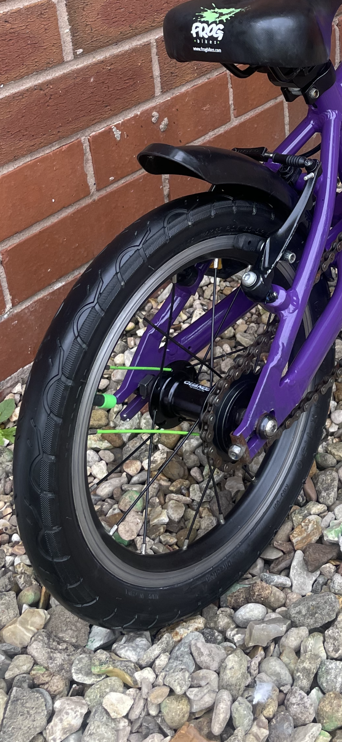 Three54 ride store Florescent Green valve cover / dust caps. These look awesome on any Frog bike that has the two green wheel spokes and green detailing. Sold as a pair.