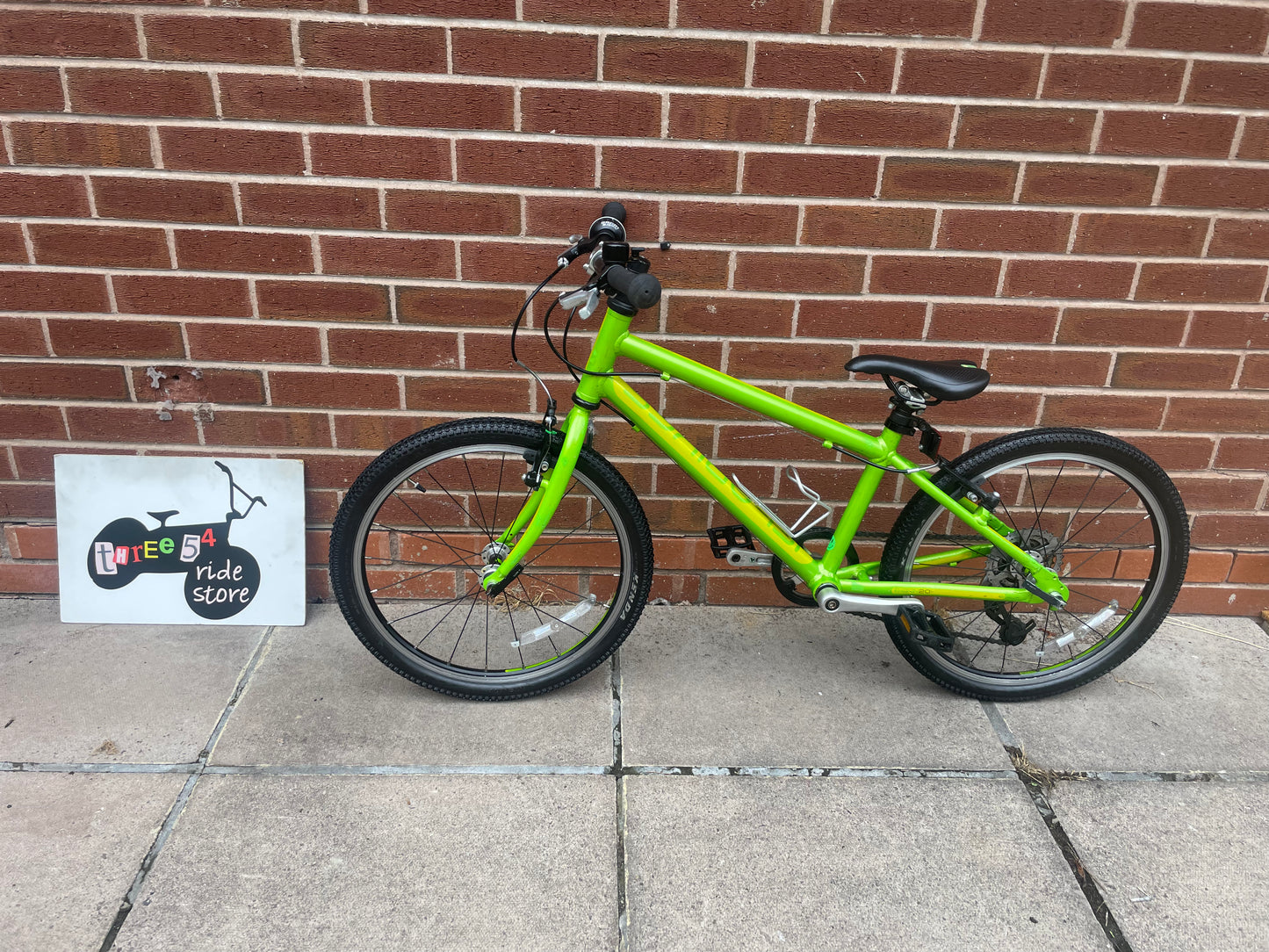 A Pre Loved Isla Bike For Sale, Green Isla Beinn 20 L 20” wheel 8 speed (SRAM) V brakes, bottle cage, very lightweight, fully serviced with 3 months warranty and nationwide delivery.