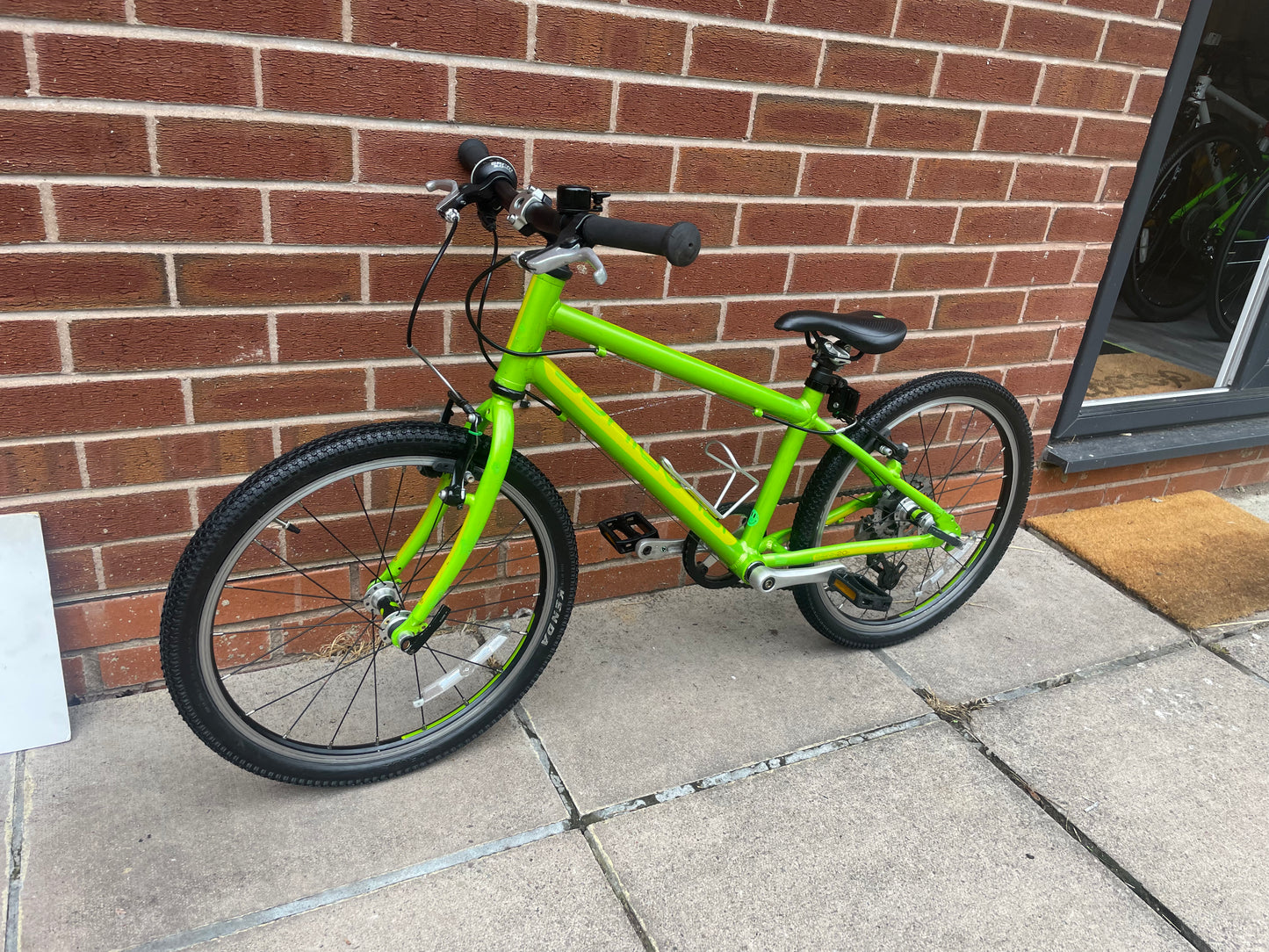 A Pre Loved Isla Bike For Sale, Green Isla Beinn 20 L 20” wheel 8 speed (SRAM) V brakes, bottle cage, very lightweight, fully serviced with 3 months warranty and nationwide delivery.