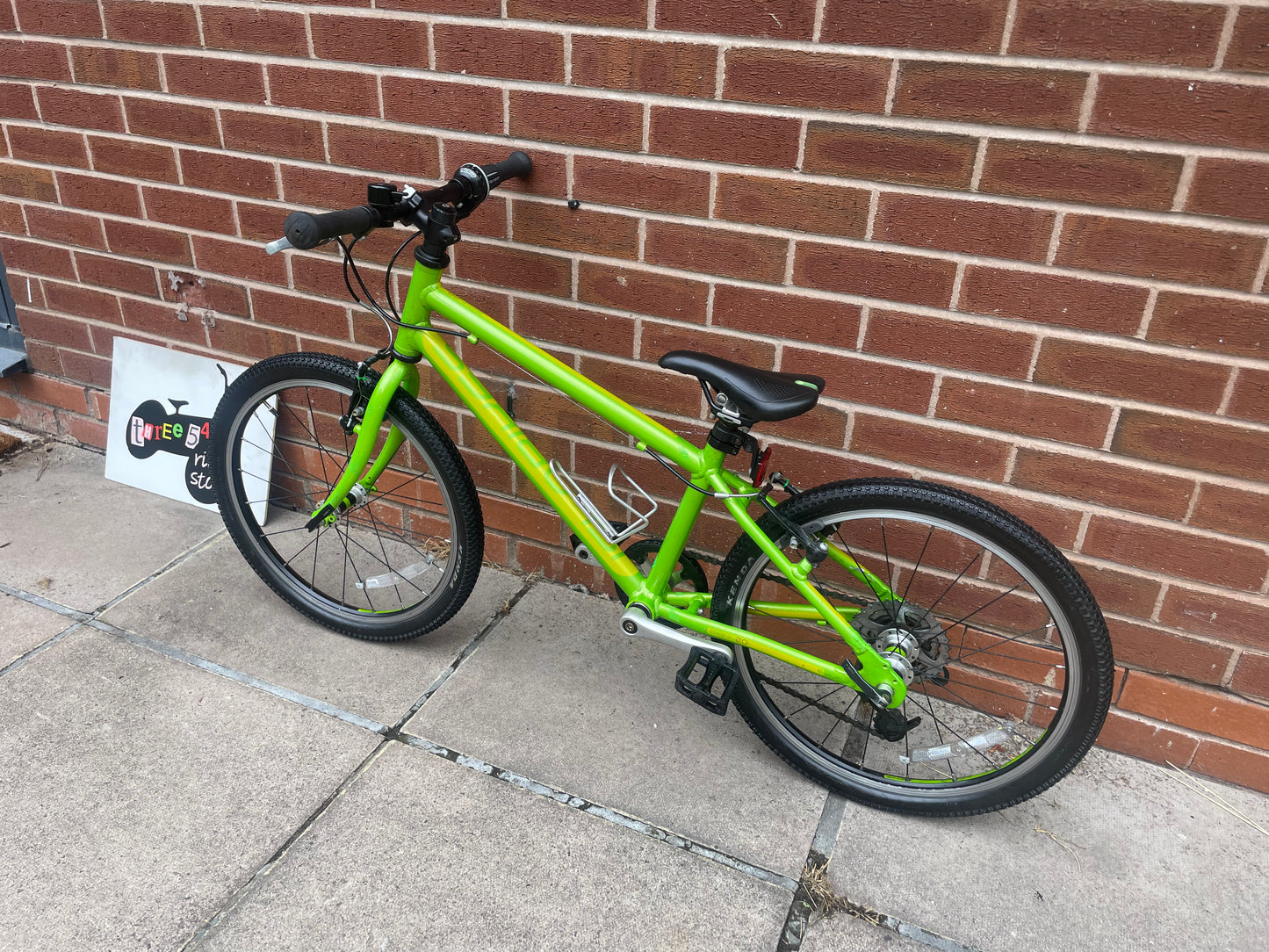 A Pre Loved Isla Bike For Sale, Green Isla Beinn 20 L 20” wheel 8 speed (SRAM) V brakes, bottle cage, very lightweight, fully serviced with 3 months warranty and nationwide delivery.
