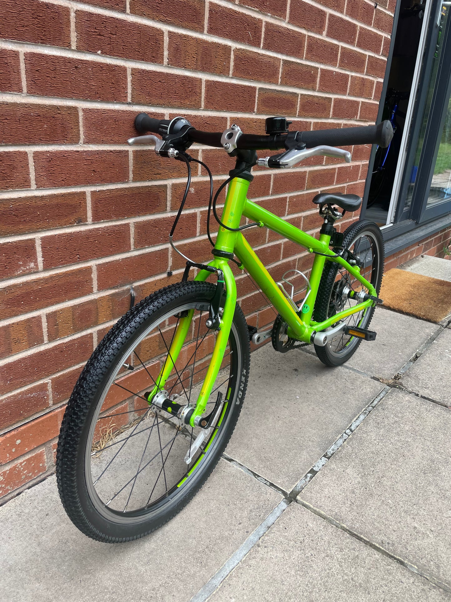 A Pre Loved Isla Bike For Sale, Green Isla Beinn 20 L 20” wheel 8 speed (SRAM) V brakes, bottle cage, very lightweight, fully serviced with 3 months warranty and nationwide delivery.