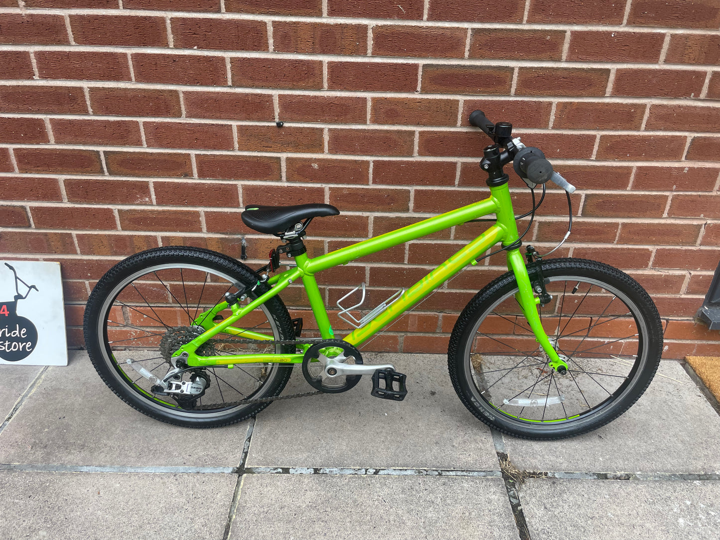 A Pre Loved Isla Bike For Sale, Green Isla Beinn 20 L 20” wheel 8 speed (SRAM) V brakes, bottle cage, very lightweight, fully serviced with 3 months warranty and nationwide delivery.