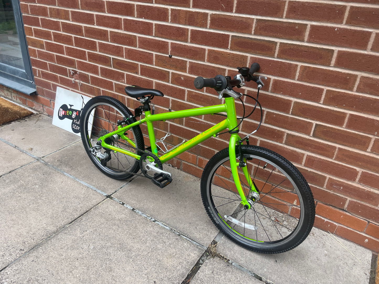 A Pre Loved Isla Bike For Sale, Green Isla Beinn 20 L 20” wheel 8 speed (SRAM) V brakes, bottle cage, very lightweight, fully serviced with 3 months warranty and nationwide delivery.