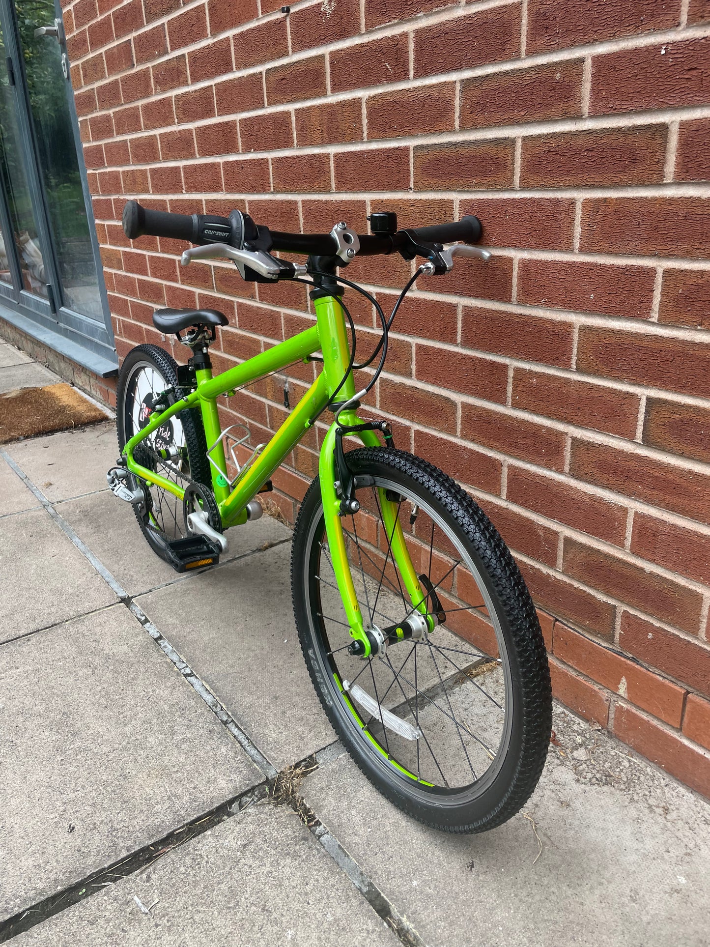 A Pre Loved Isla Bike For Sale, Green Isla Beinn 20 L 20” wheel 8 speed (SRAM) V brakes, bottle cage, very lightweight, fully serviced with 3 months warranty and nationwide delivery.