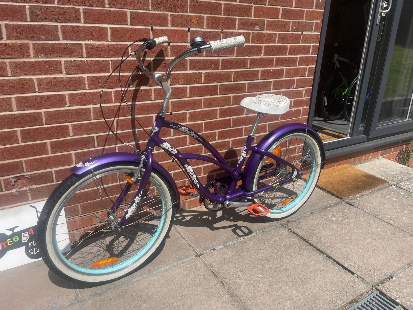 A Pre Loved Electra Bicycle Company Hawaii 24” wheel Adult Size Beach Cruiser For Sale, 3 speed, front V brake, rear coaster brake, Schwinn Stingray style American Import.