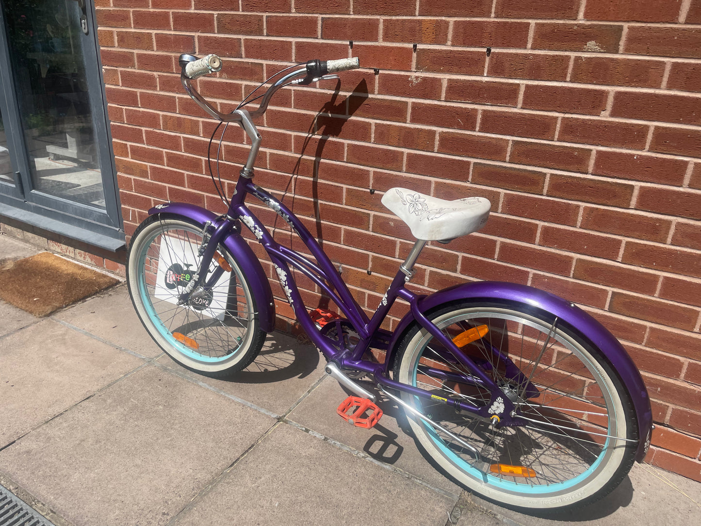 A Pre Loved Electra Bicycle Company Hawaii 24” wheel Adult Size Beach Cruiser For Sale, 3 speed, front V brake, rear coaster brake, Schwinn Stingray style American Import.