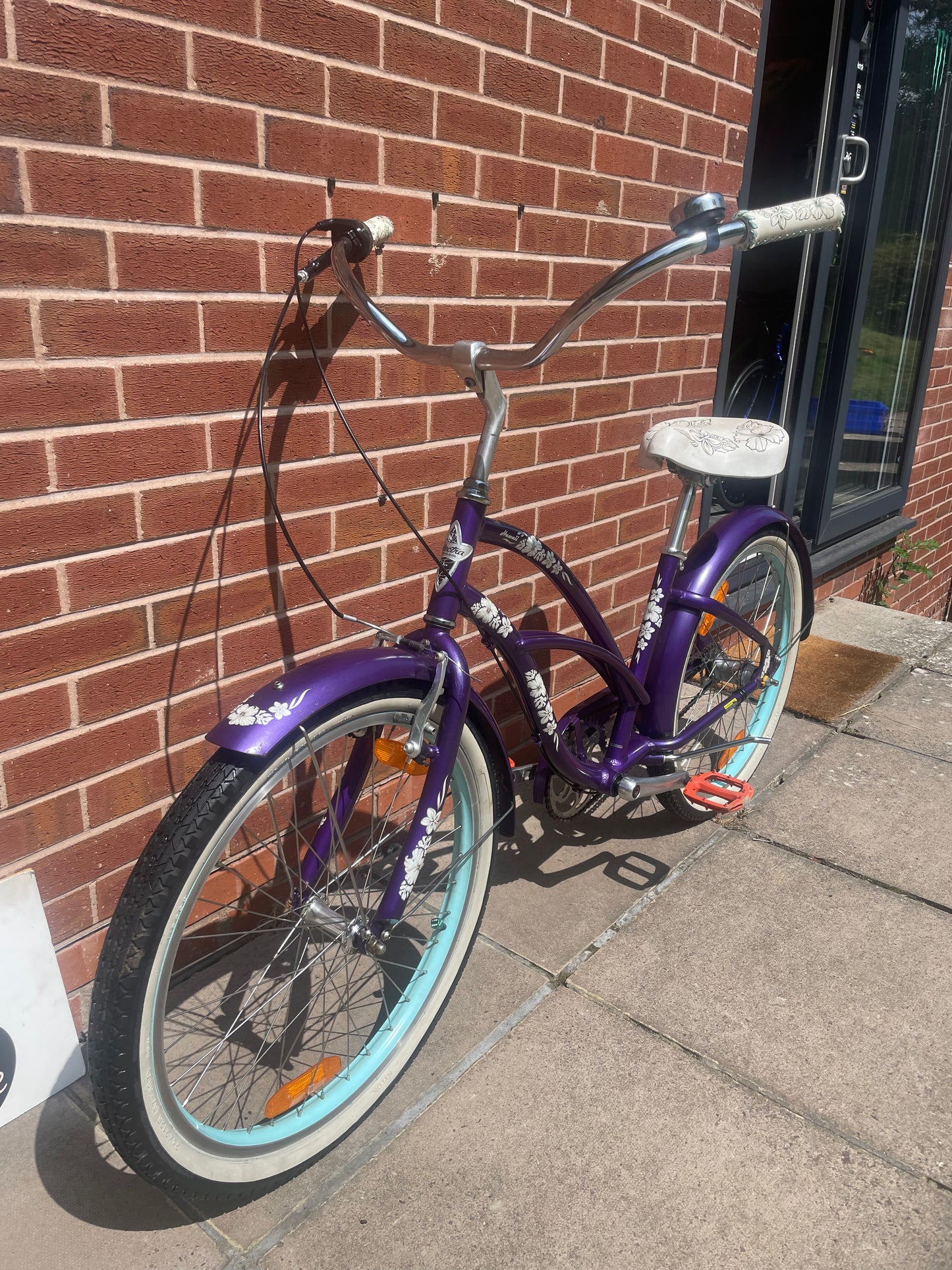 A Pre Loved Electra Bicycle Company Hawaii 24” wheel Adult Size Beach Cruiser For Sale, 3 speed, front V brake, rear coaster brake, Schwinn Stingray style American Import.