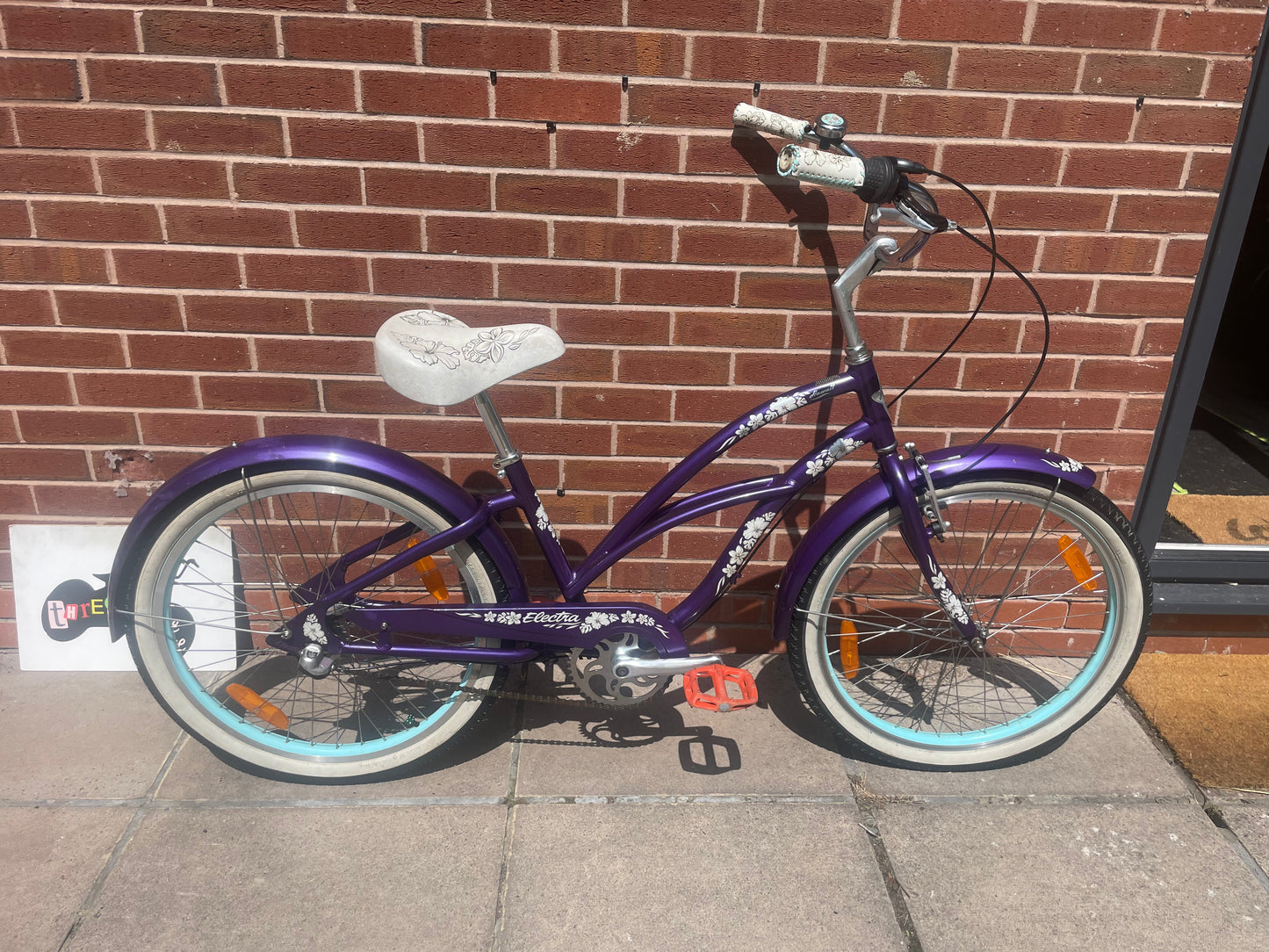 A Pre Loved Electra Bicycle Company Hawaii 24” wheel Adult Size Beach Cruiser For Sale, 3 speed, front V brake, rear coaster brake, Schwinn Stingray style American Import.