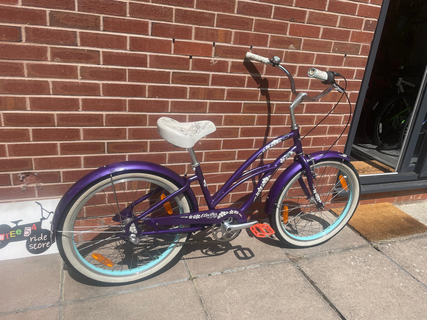 A Pre Loved Electra Bicycle Company Hawaii 24” wheel Adult Size Beach Cruiser For Sale, 3 speed, front V brake, rear coaster brake, Schwinn Stingray style American Import.
