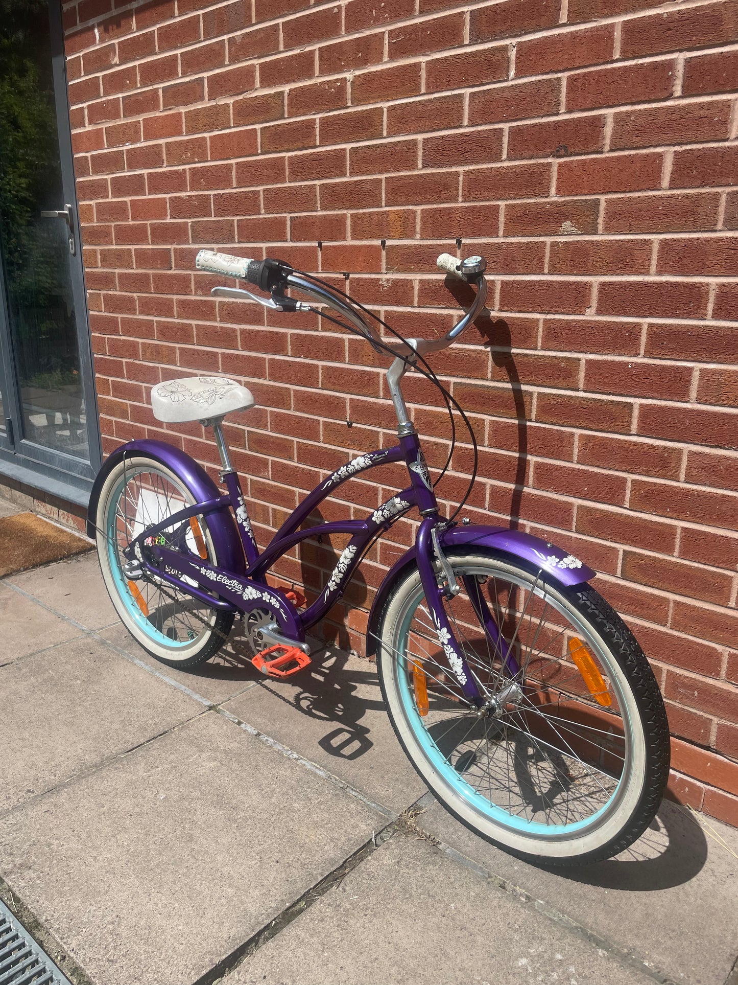 A Pre Loved Electra Bicycle Company Hawaii 24” wheel Adult Size Beach Cruiser For Sale, 3 speed, front V brake, rear coaster brake, Schwinn Stingray style American Import.