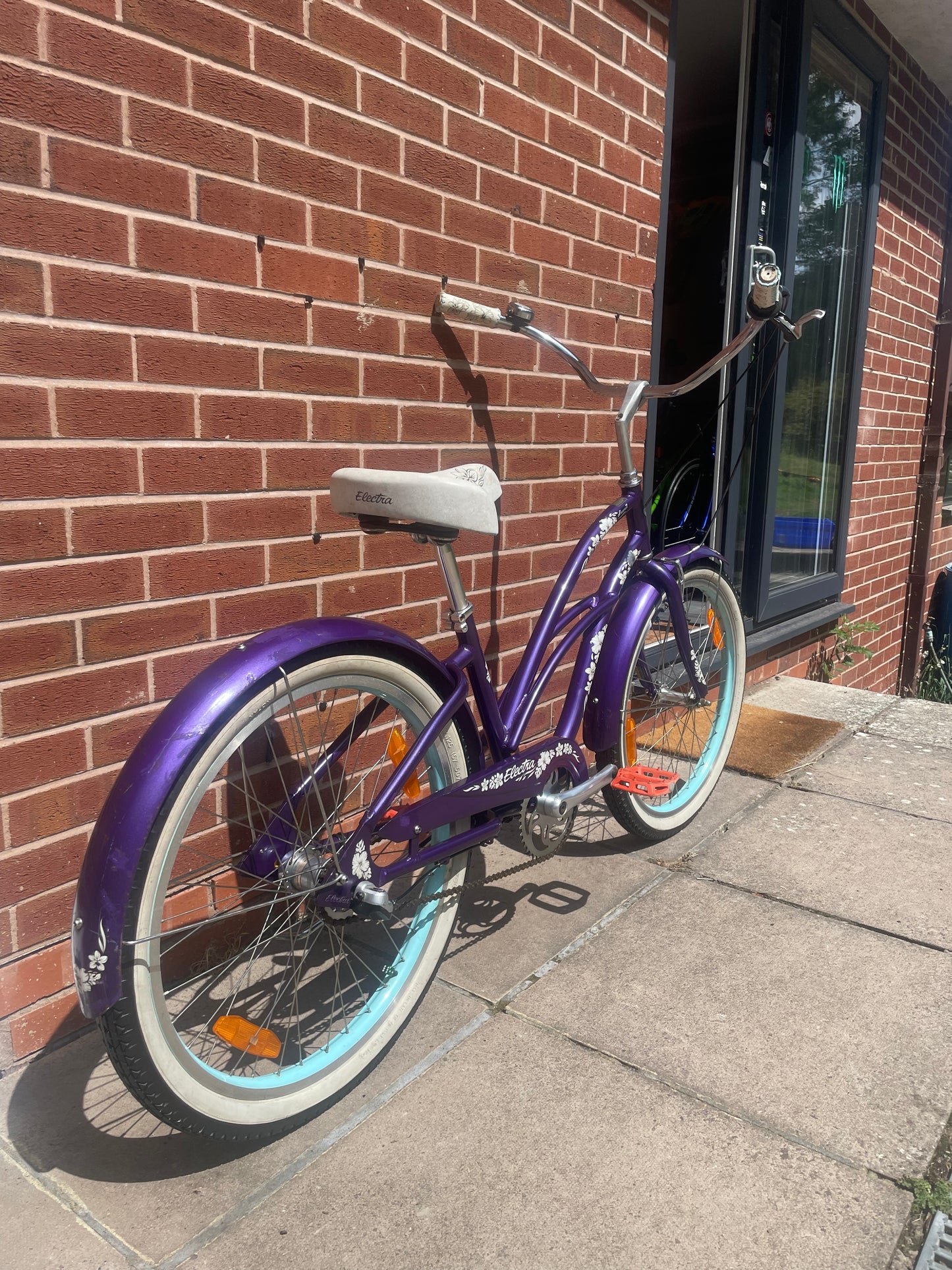 A Pre Loved Electra Bicycle Company Hawaii 24” wheel Adult Size Beach Cruiser For Sale, 3 speed, front V brake, rear coaster brake, Schwinn Stingray style American Import.