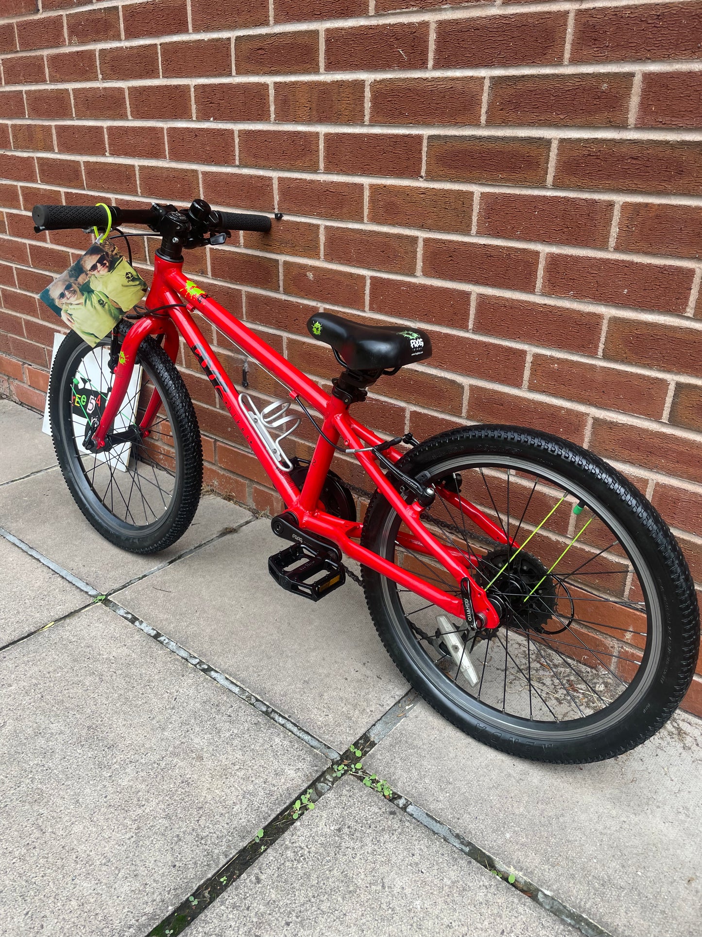A Pre Loved Frog Bike For Sale, Red Frog 52 lightweight children’s bicycle, 20” wheels, 8 speed, V brakes, bottle cage, aluminium pedals, nationwide delivery is available.