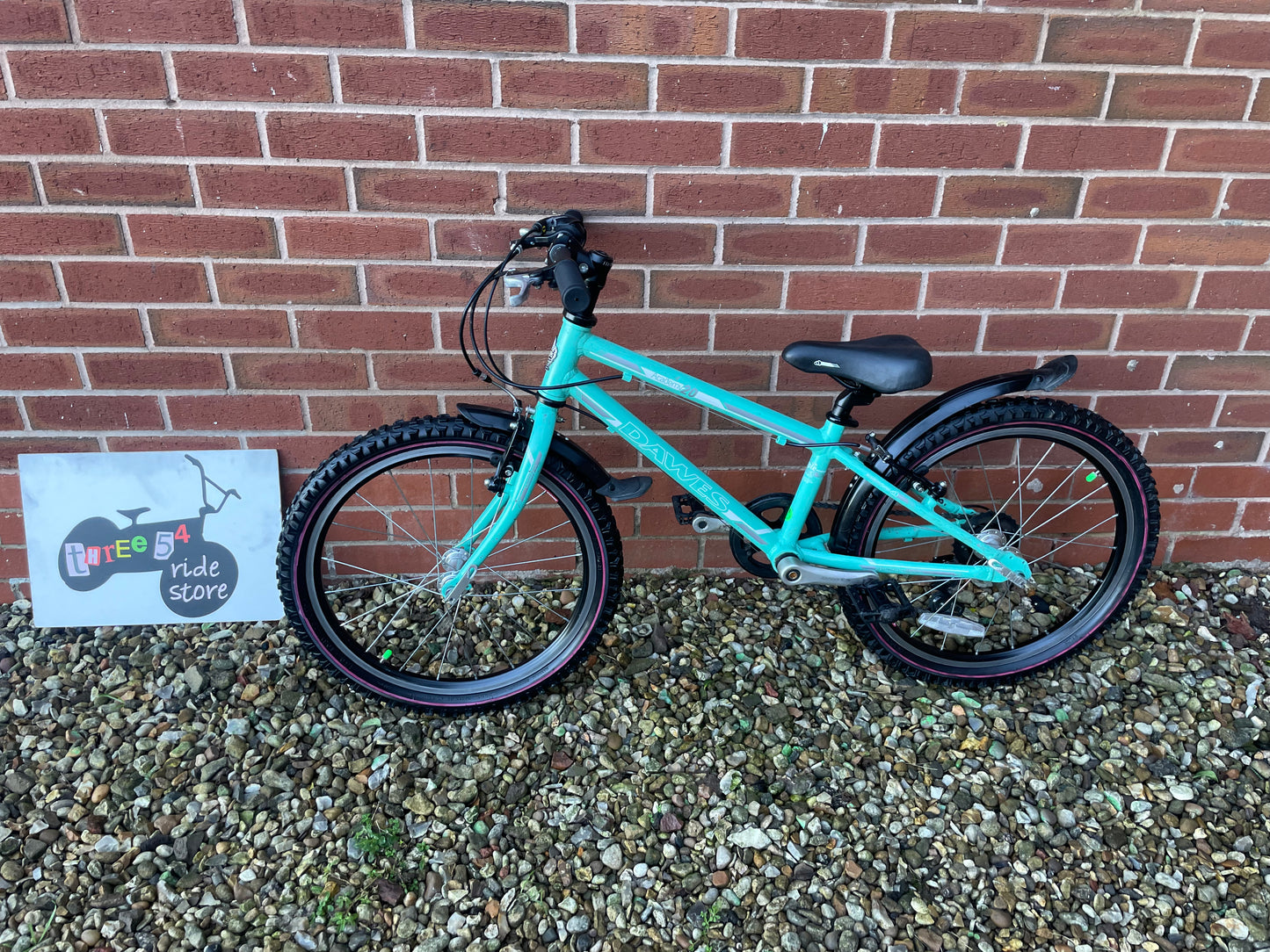 A Refurbished Dawes 20” youth bicycle For Sale. Light Green, 20” wheels, 7 speed, Tektro V brakes, mudguards, lightweight aluminium frame and forks, nationwide delivery is available.