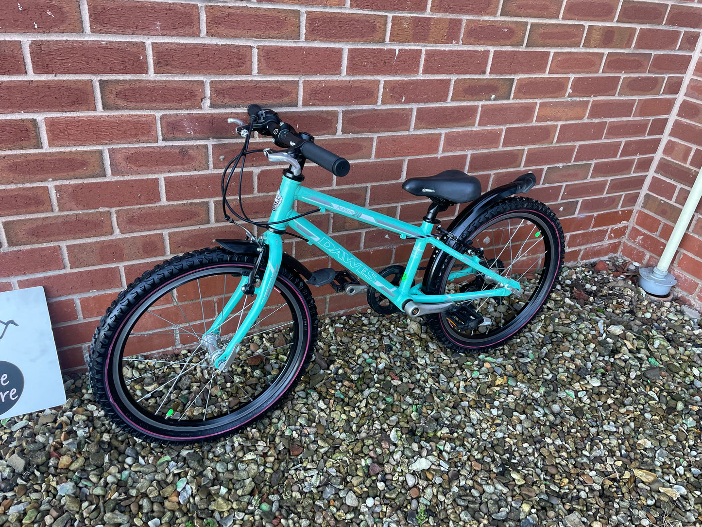 A Refurbished Dawes 20” youth bicycle For Sale. Light Green, 20” wheels, 7 speed, Tektro V brakes, mudguards, lightweight aluminium frame and forks, nationwide delivery is available.