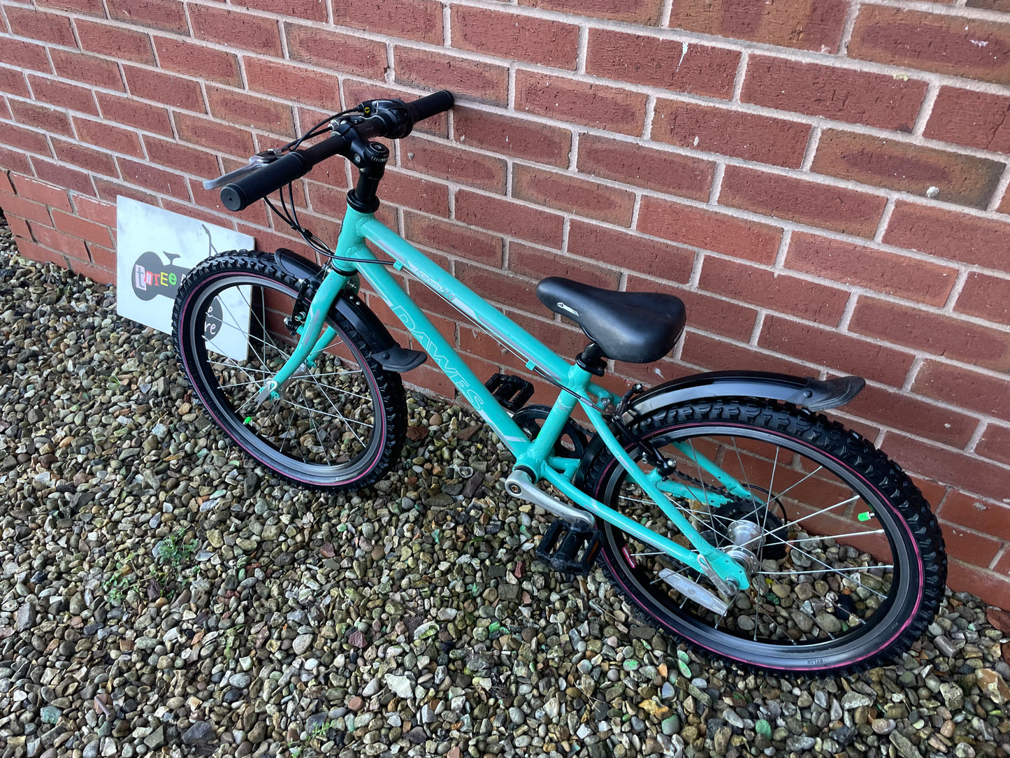 A Refurbished Dawes 20” youth bicycle For Sale. Light Green, 20” wheels, 7 speed, Tektro V brakes, mudguards, lightweight aluminium frame and forks, nationwide delivery is available.
