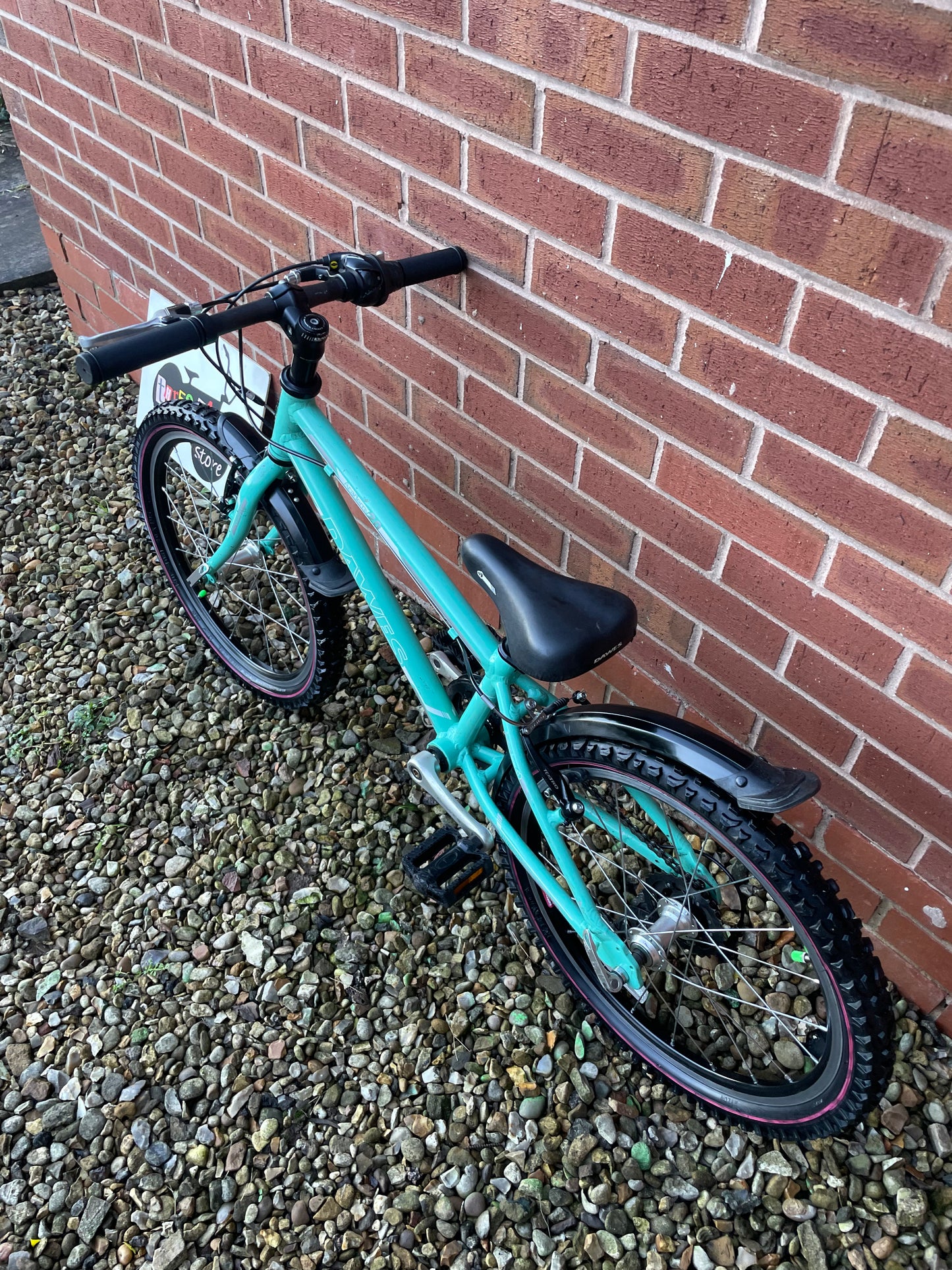 A Refurbished Dawes 20” youth bicycle For Sale. Light Green, 20” wheels, 7 speed, Tektro V brakes, mudguards, lightweight aluminium frame and forks, nationwide delivery is available.