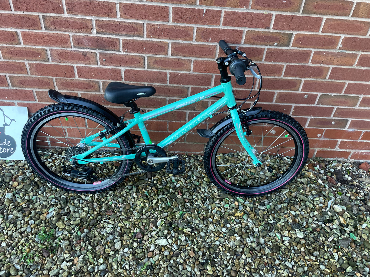 A Refurbished Dawes 20” youth bicycle For Sale. Light Green, 20” wheels, 7 speed, Tektro V brakes, mudguards, lightweight aluminium frame and forks, nationwide delivery is available.
