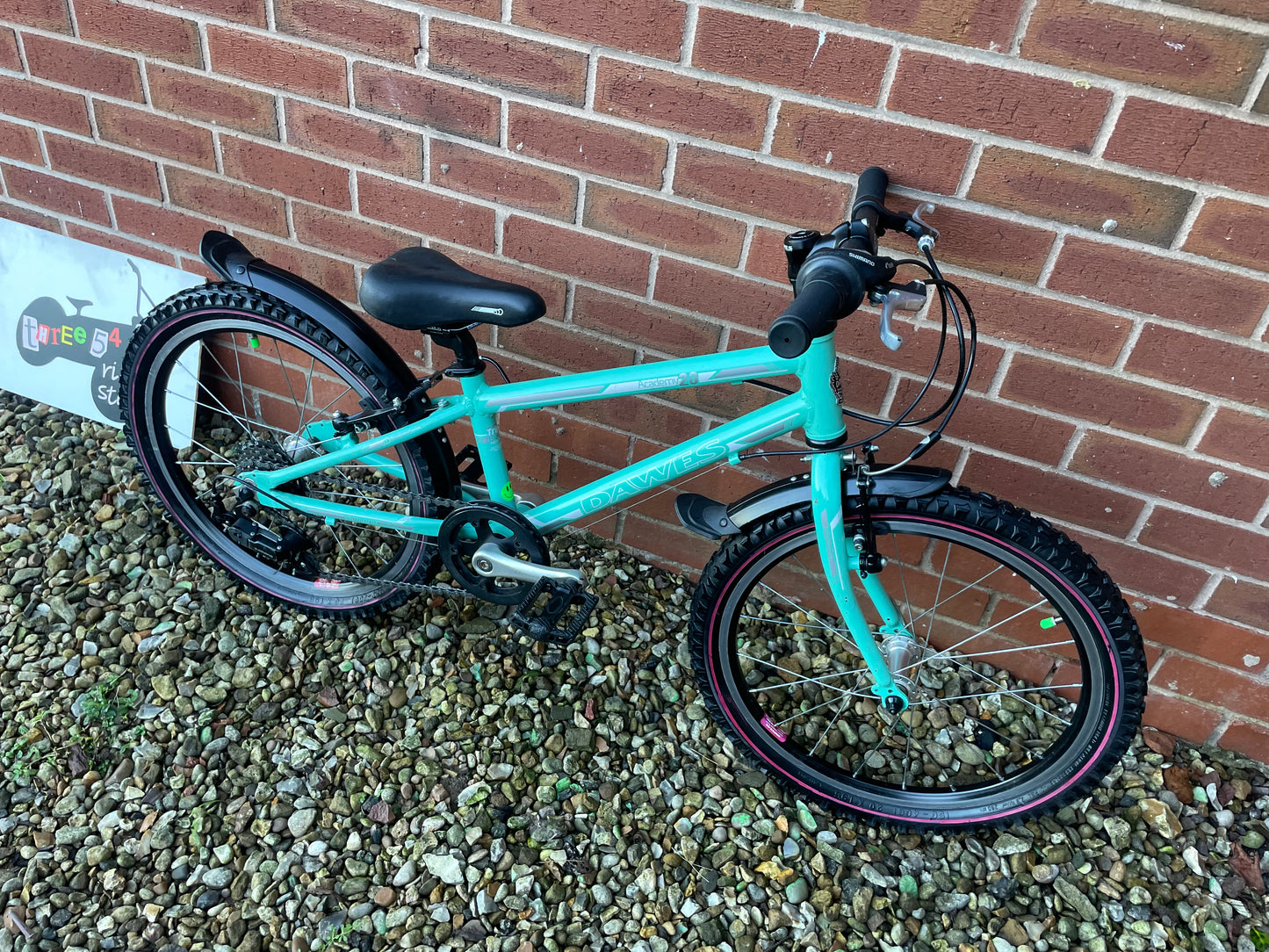 A Refurbished Dawes 20” youth bicycle For Sale. Light Green, 20” wheels, 7 speed, Tektro V brakes, mudguards, lightweight aluminium frame and forks, nationwide delivery is available.