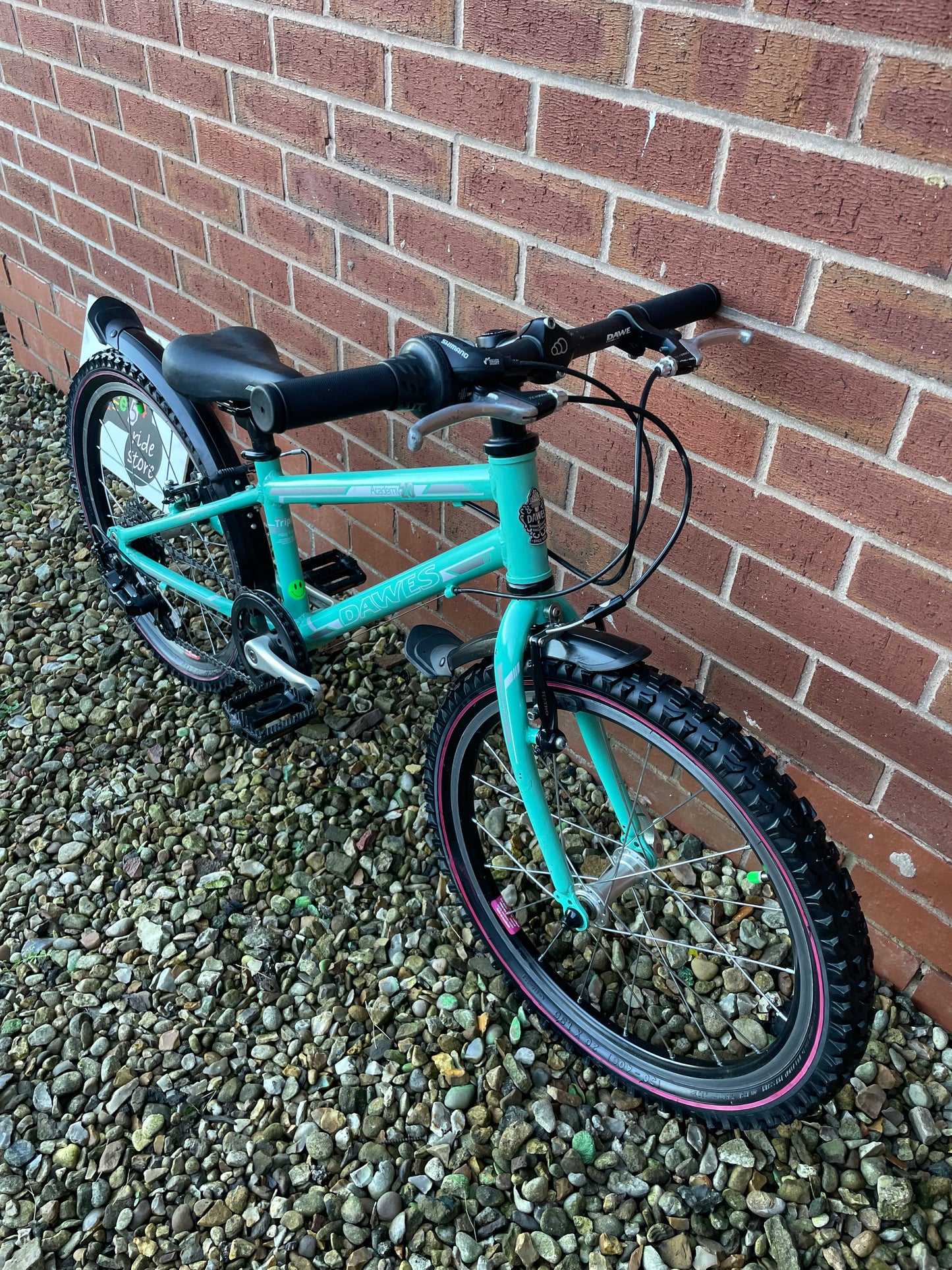 A Refurbished Dawes 20” youth bicycle For Sale. Light Green, 20” wheels, 7 speed, Tektro V brakes, mudguards, lightweight aluminium frame and forks, nationwide delivery is available.